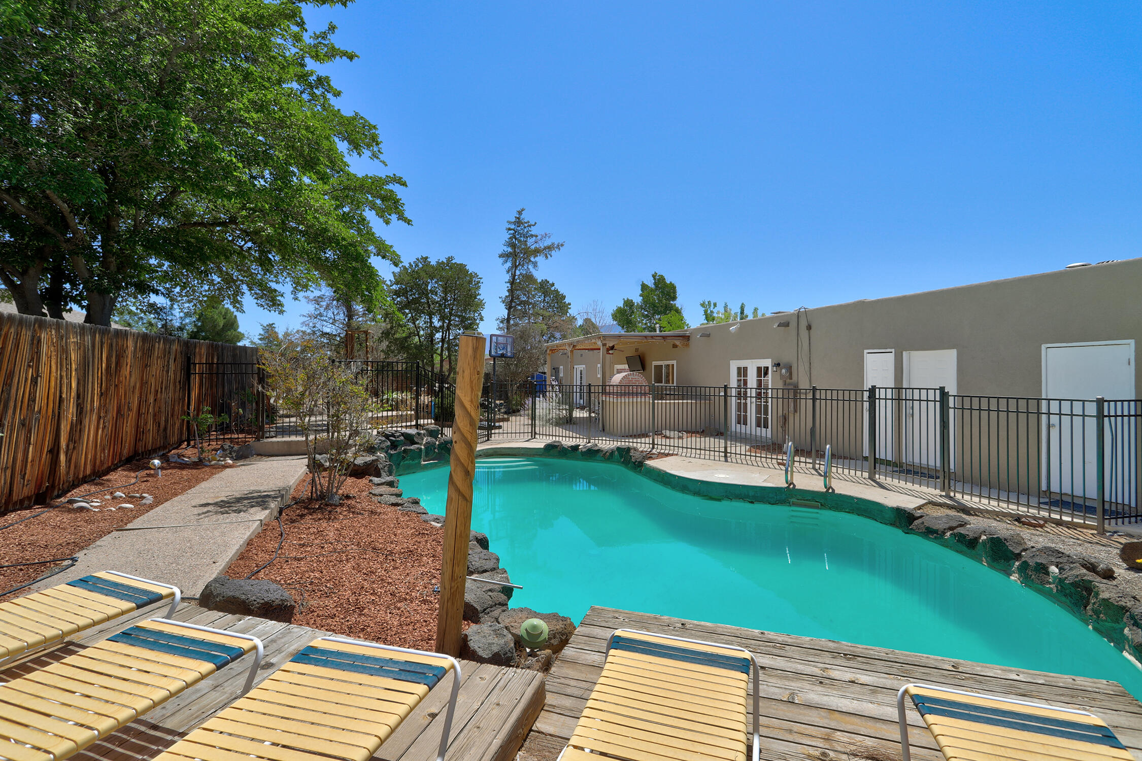 Photo 10 — 911 Palmas Altas Drive SE