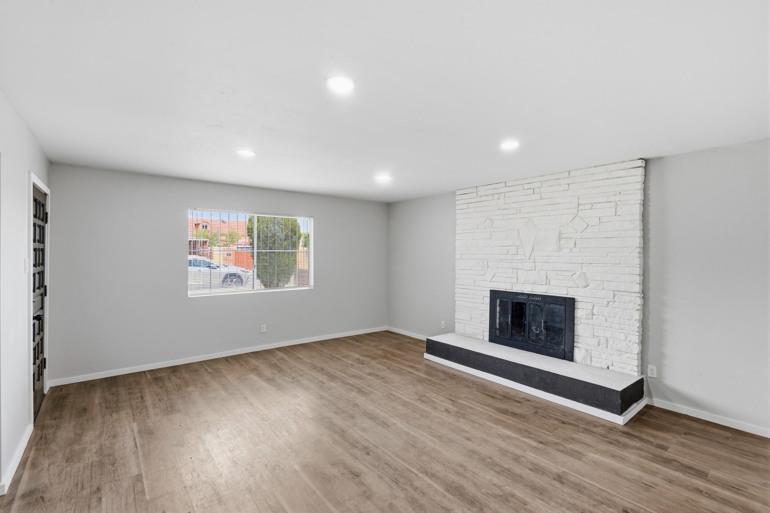 Photo 12 — 633 Espanola Street SE