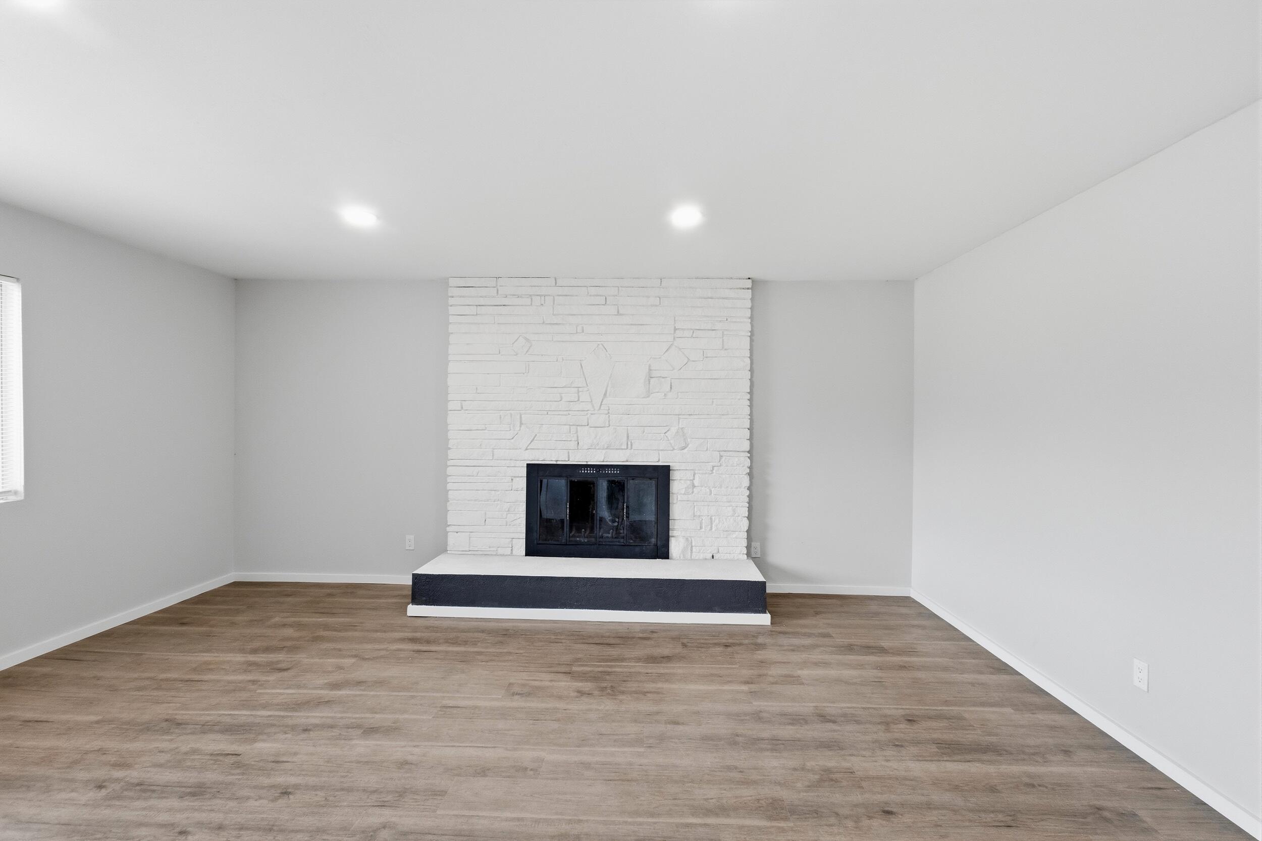 Photo 11 — 633 Espanola Street SE
