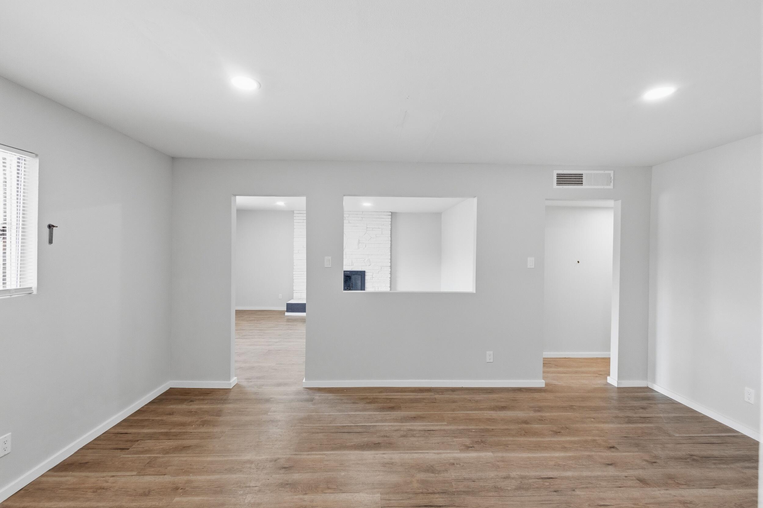 Photo 10 — 633 Espanola Street SE