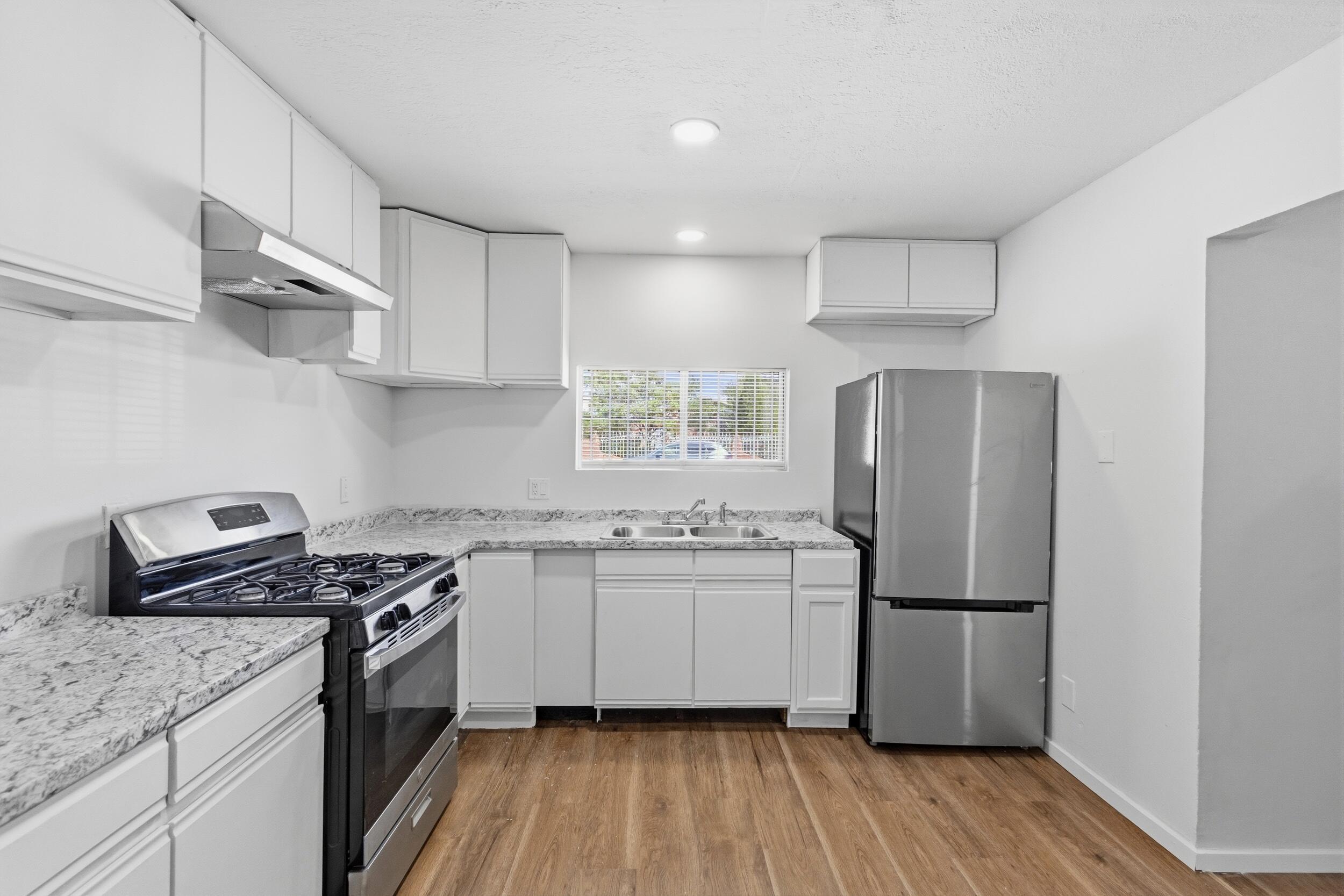 Photo 7 — 633 Espanola Street SE