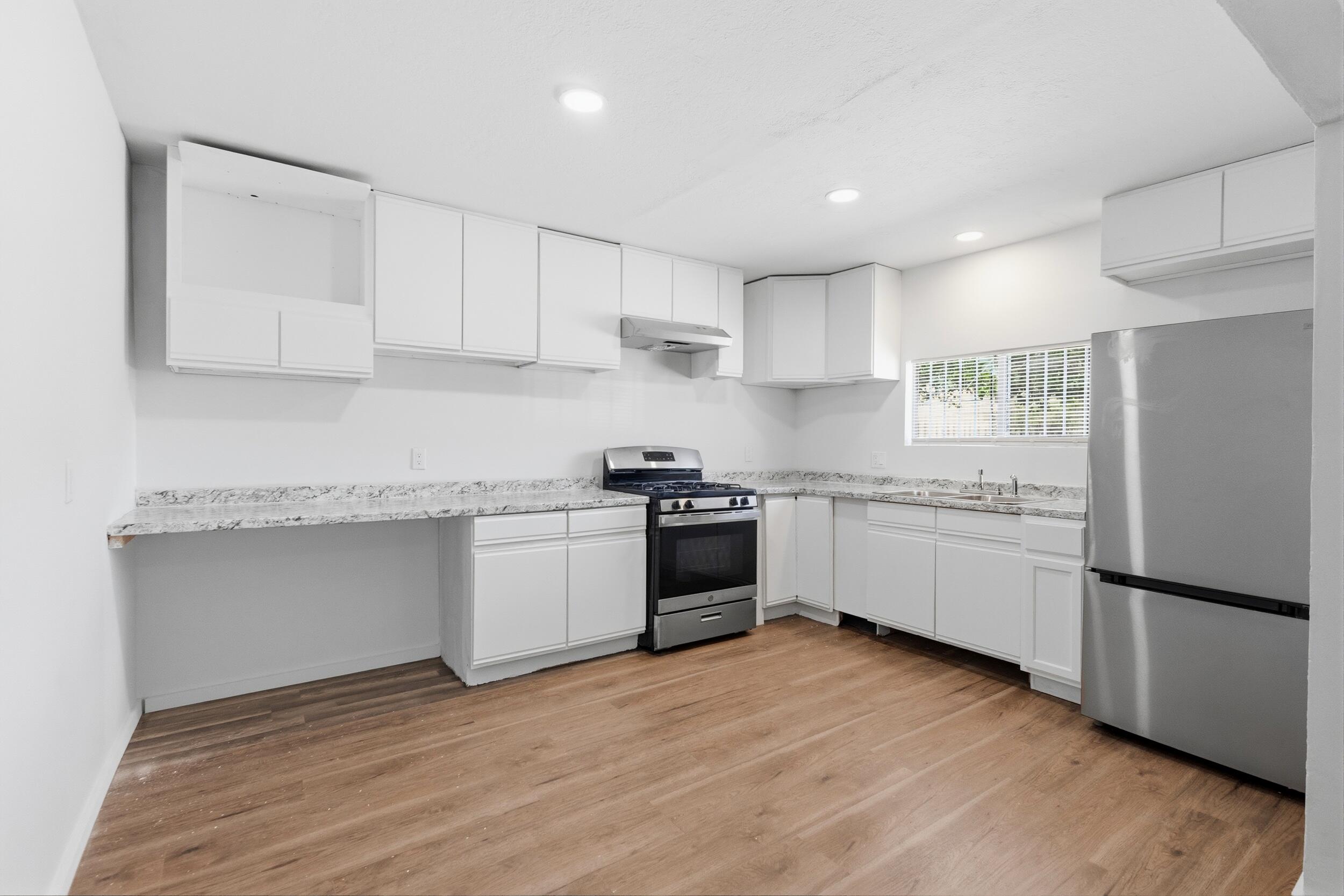 Photo 6 — 633 Espanola Street SE