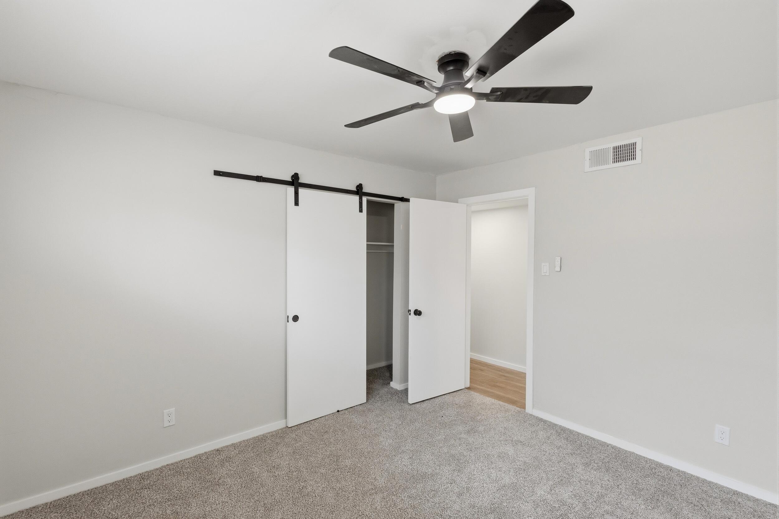 Photo 17 — 633 Espanola Street SE