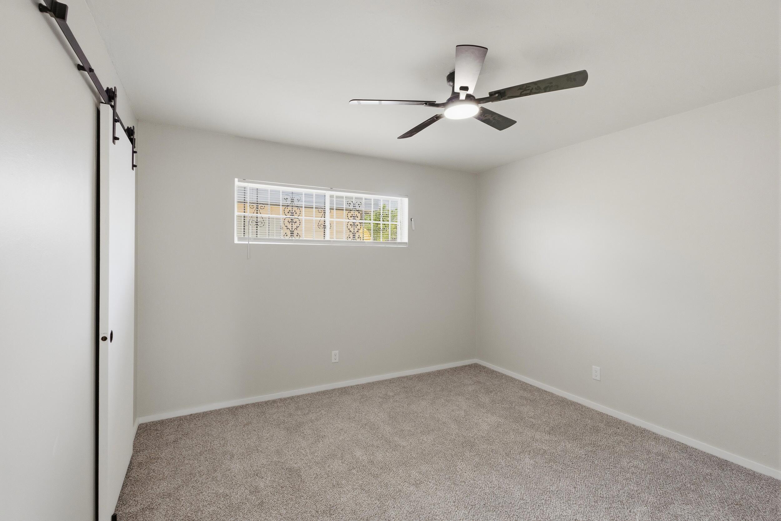 Photo 16 — 633 Espanola Street SE