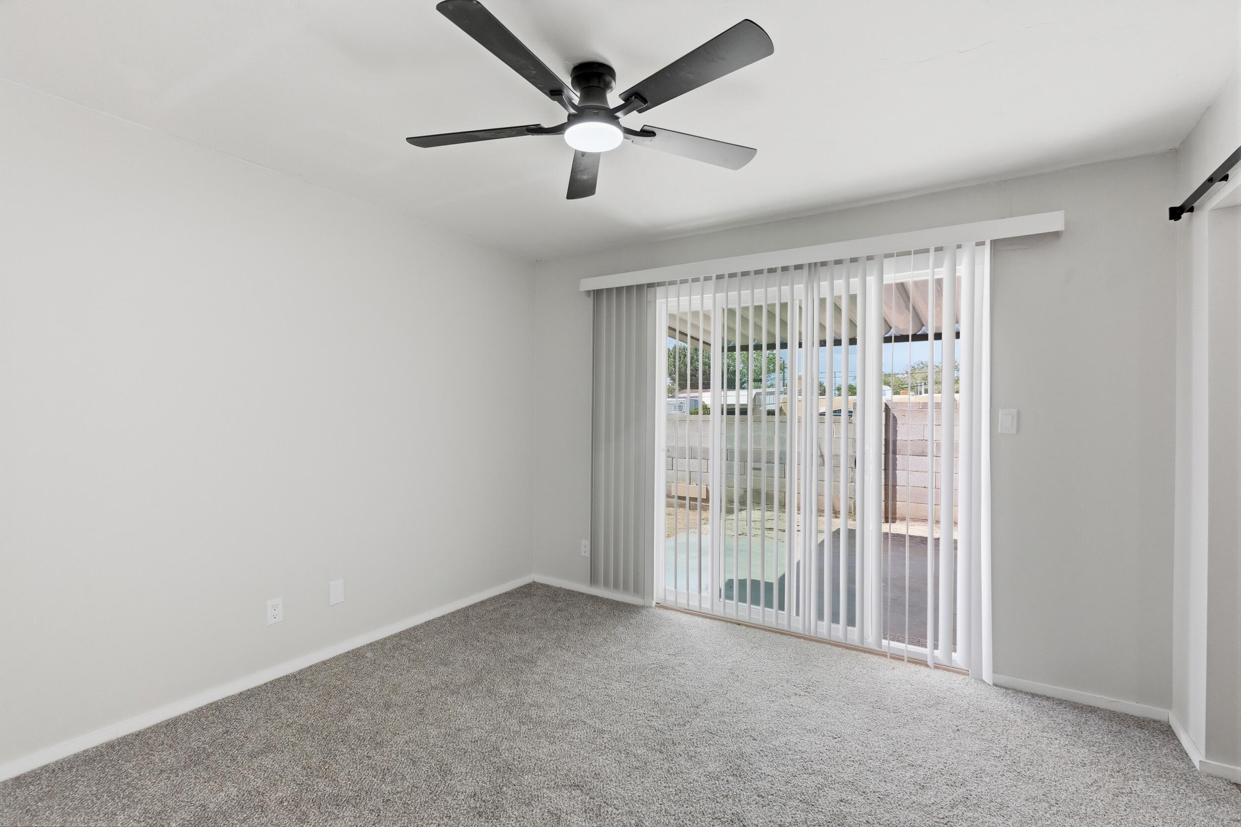 Photo 15 — 633 Espanola Street SE