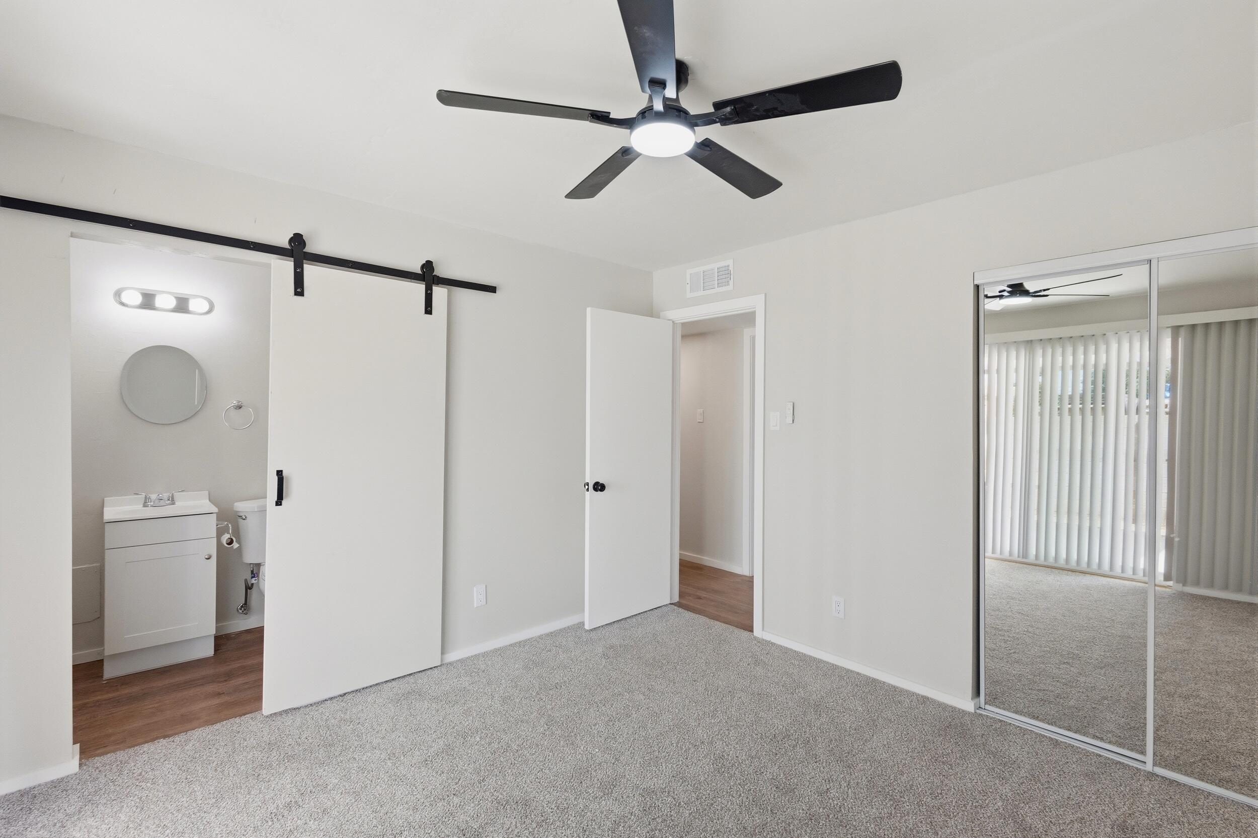 Photo 14 — 633 Espanola Street SE