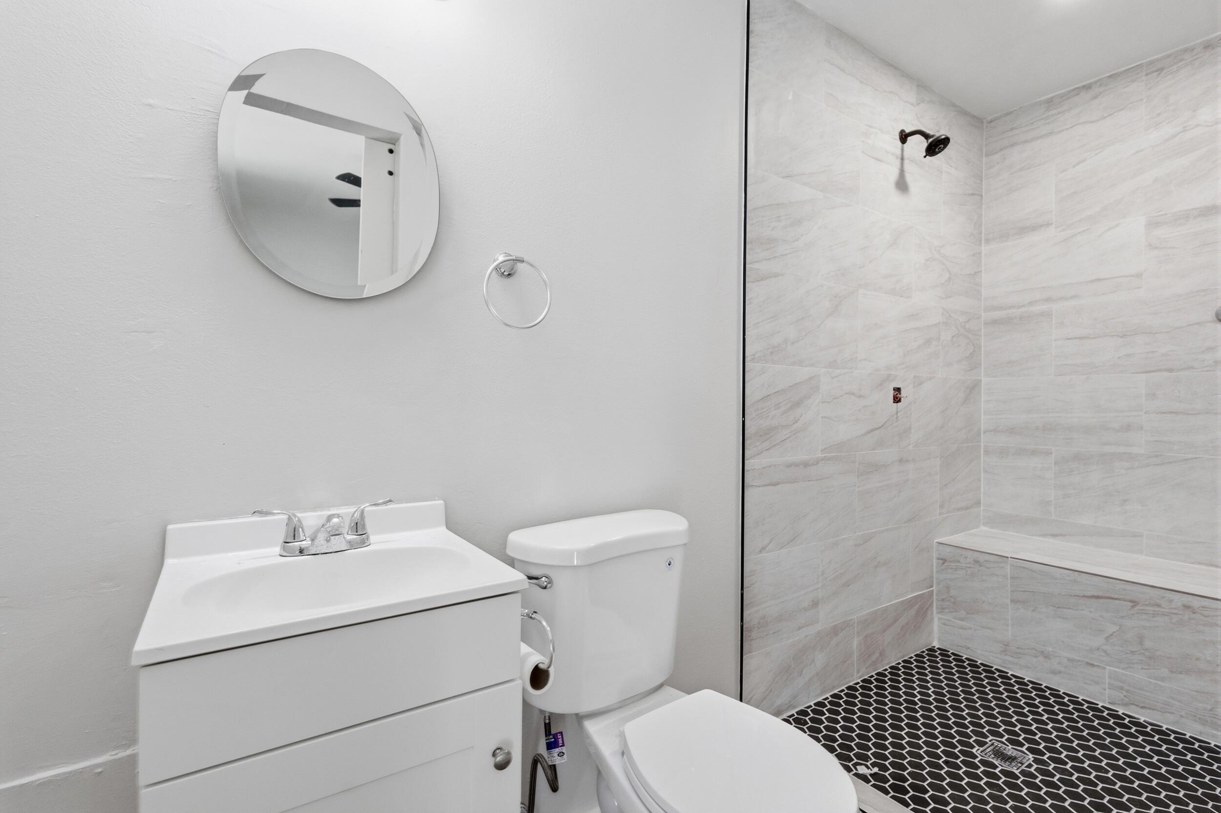 Photo 13 — 633 Espanola Street SE