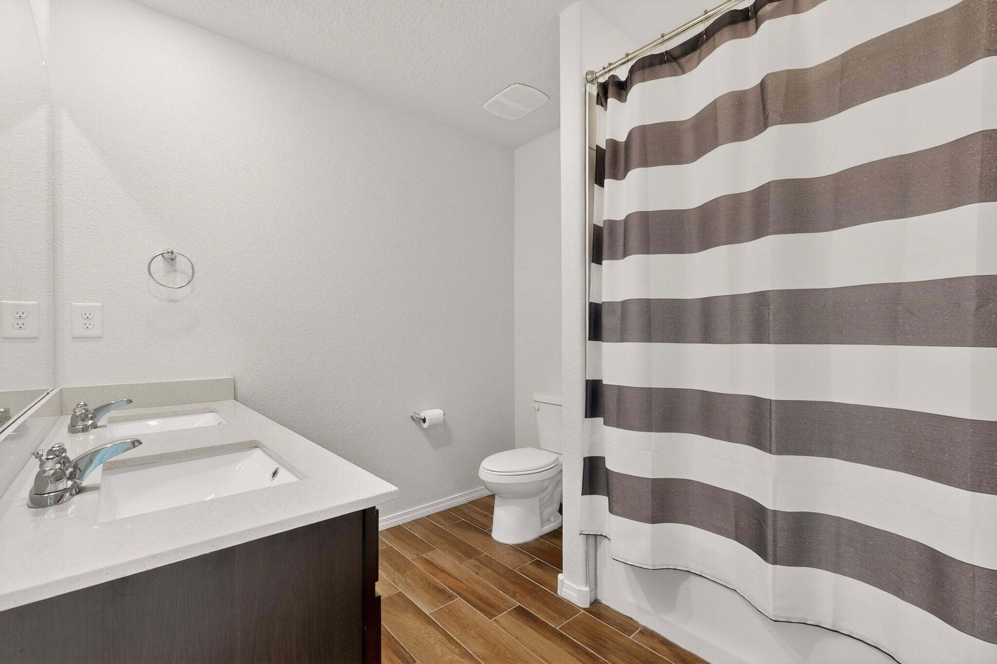 Photo 18 — 4139 Silver Springs Road NE