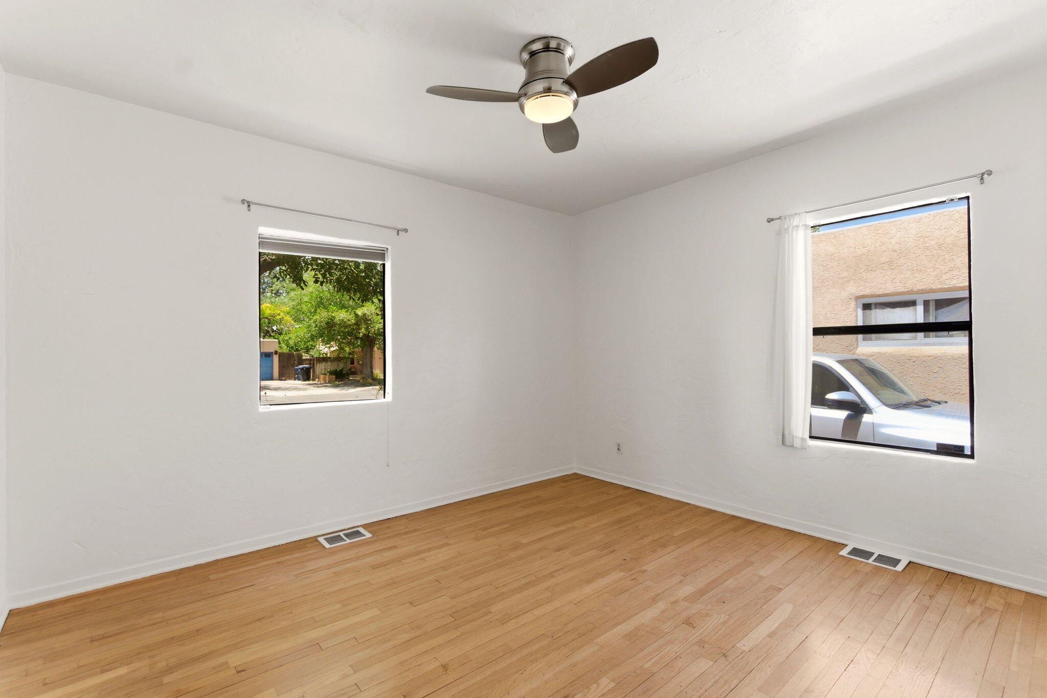 Photo 17 — 420 Aliso Drive NE