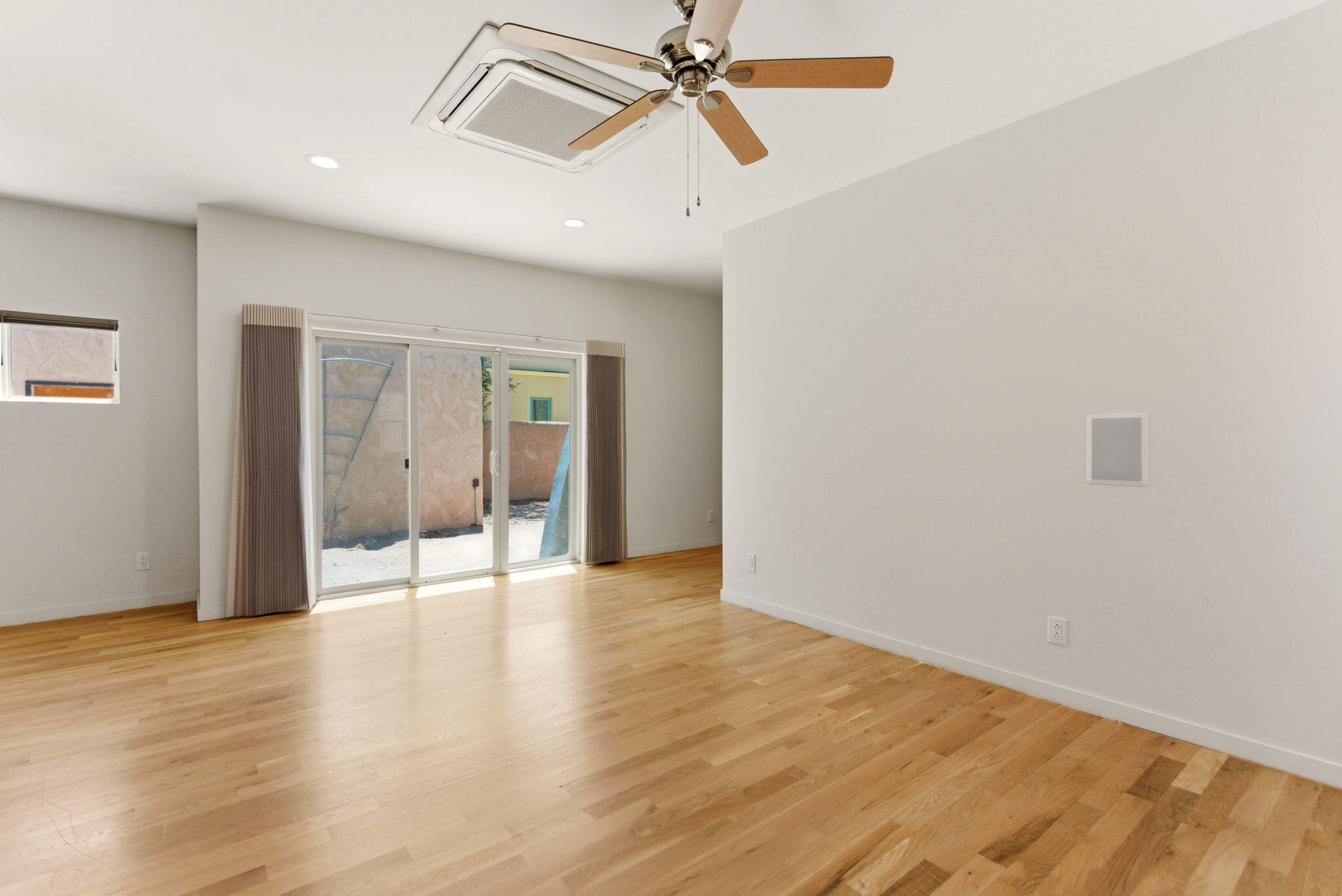 Photo 15 — 420 Aliso Drive NE