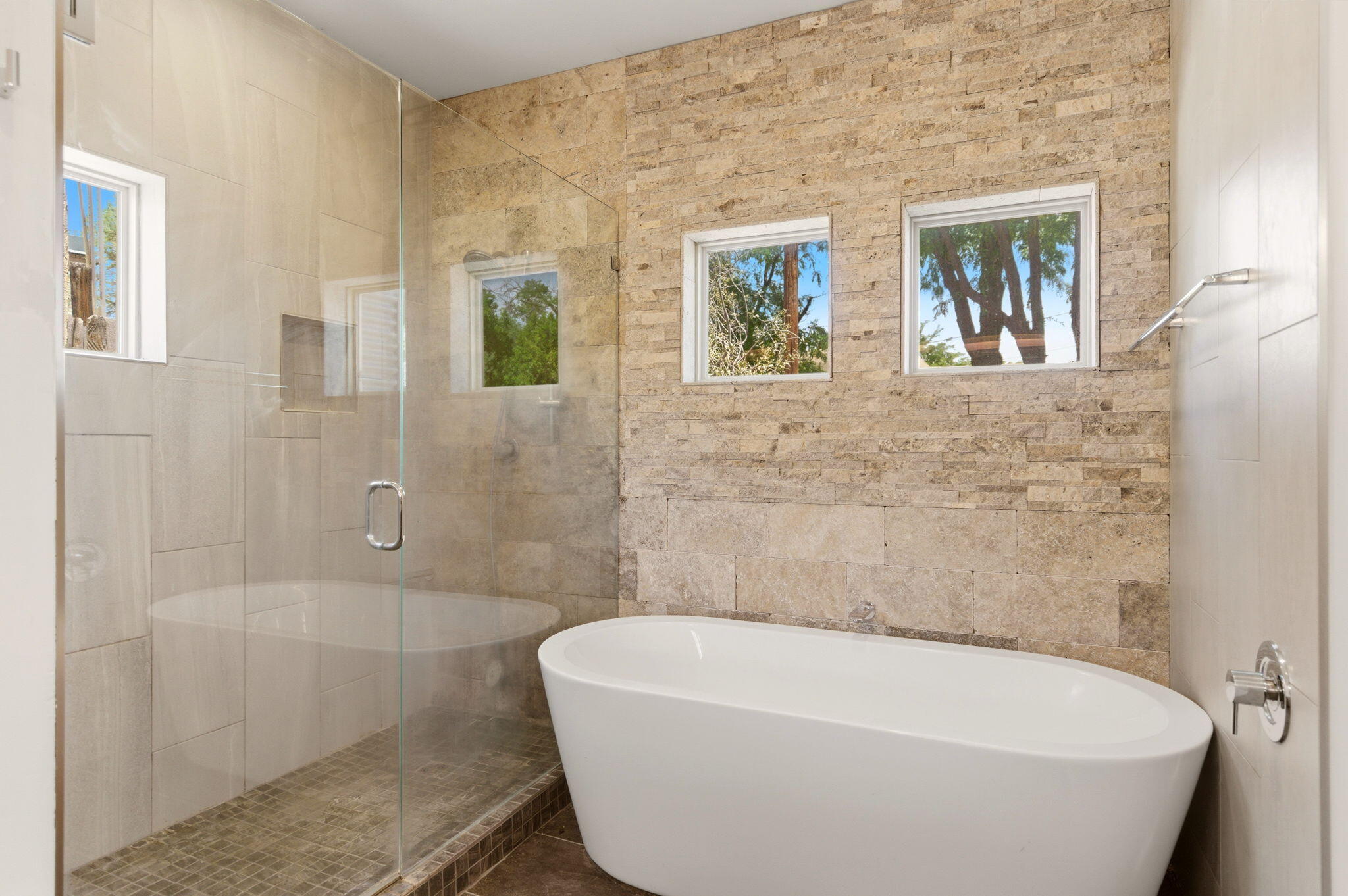Photo 13 — 420 Aliso Drive NE