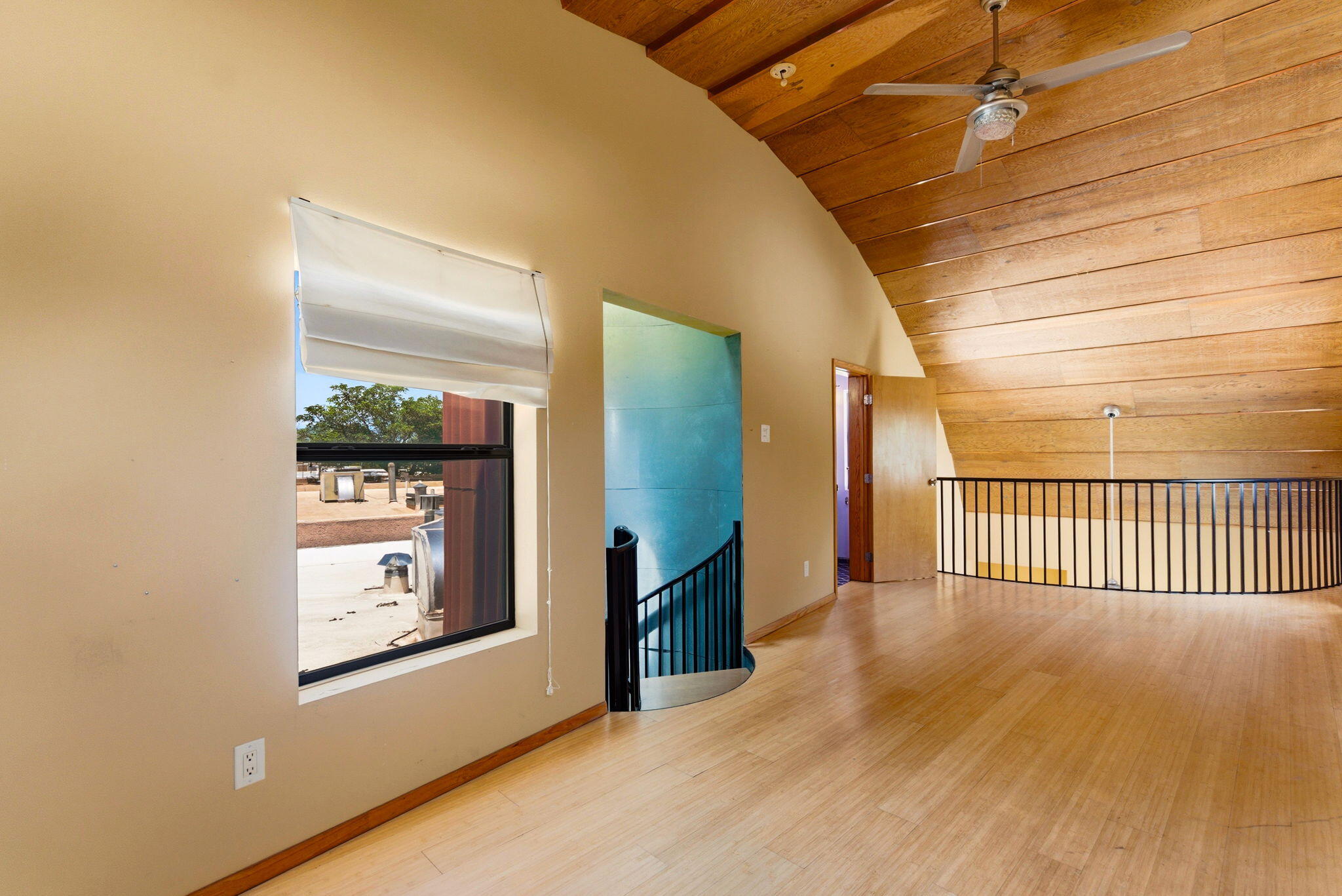 Photo 8 — 420 Aliso Drive NE