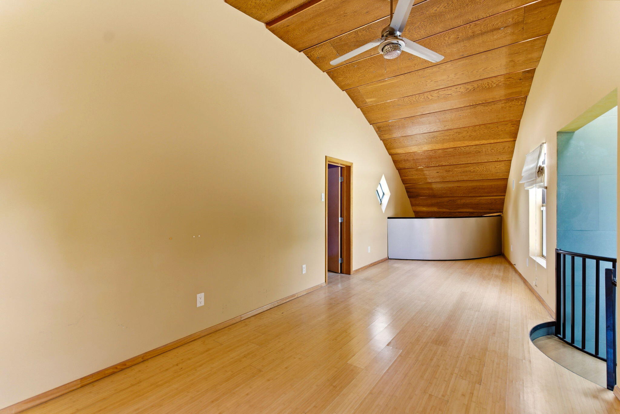 Photo 7 — 420 Aliso Drive NE