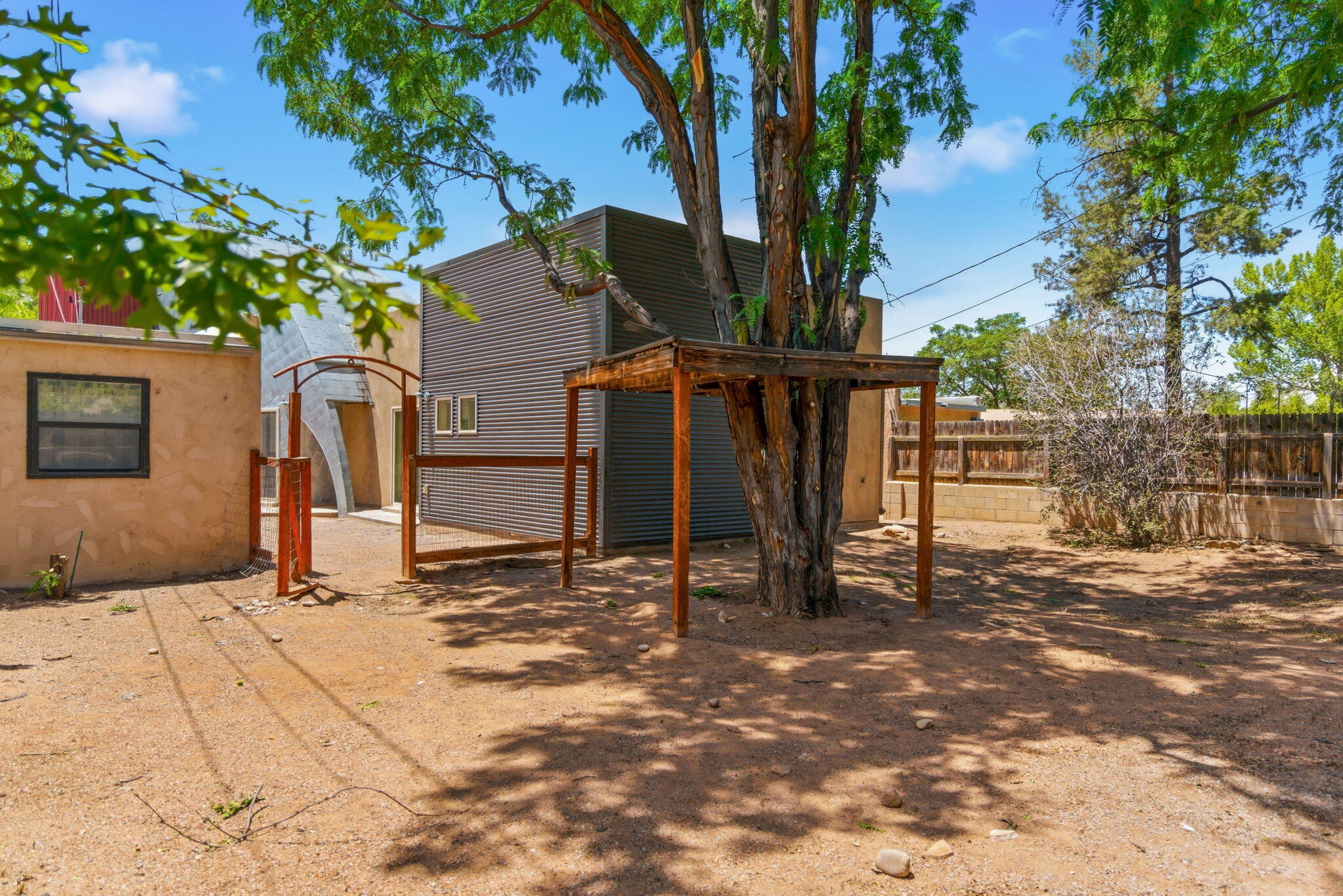 Photo 4 — 420 Aliso Drive NE
