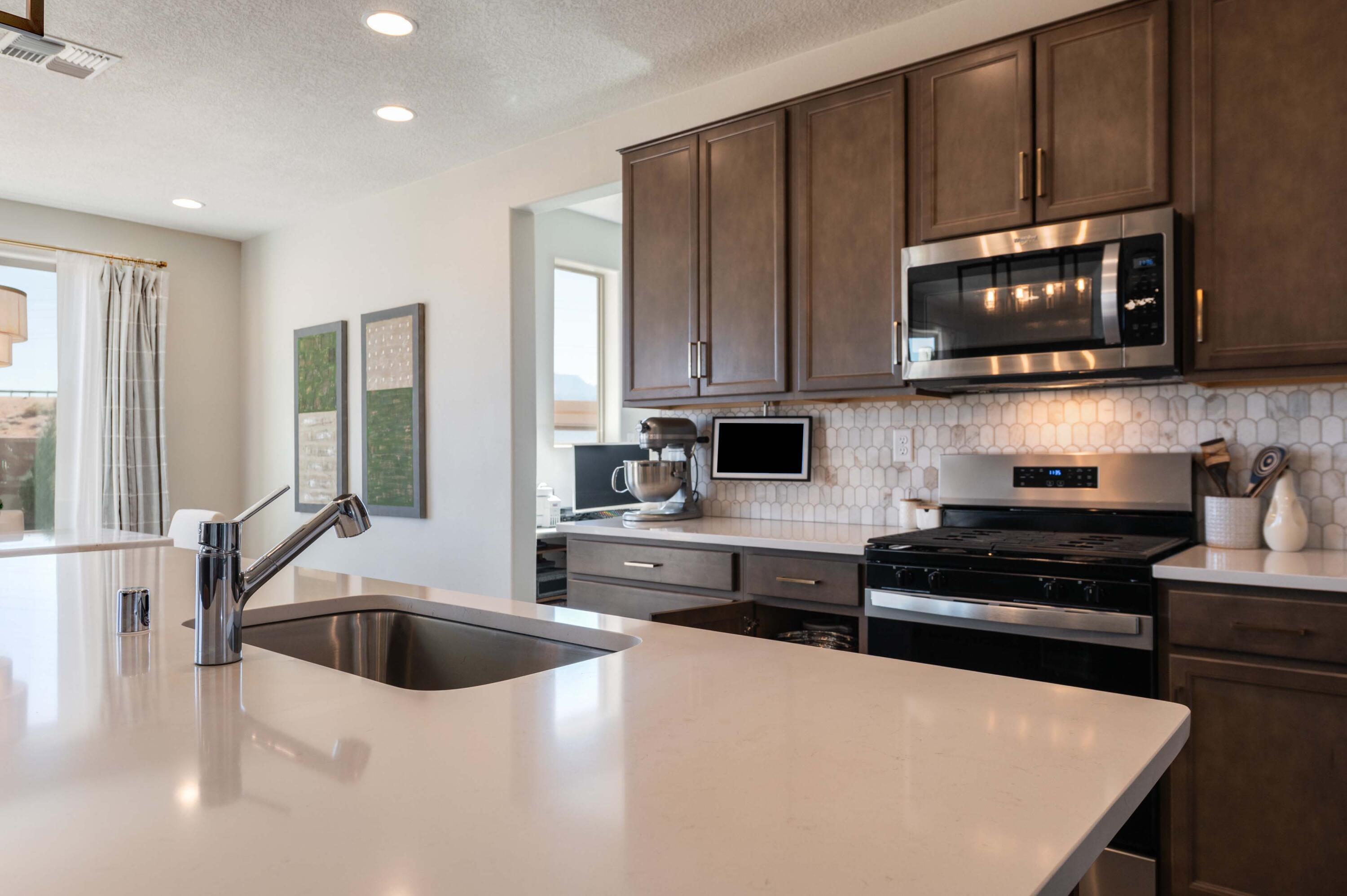 Photo 17 — 6806 Sydney Drive NE