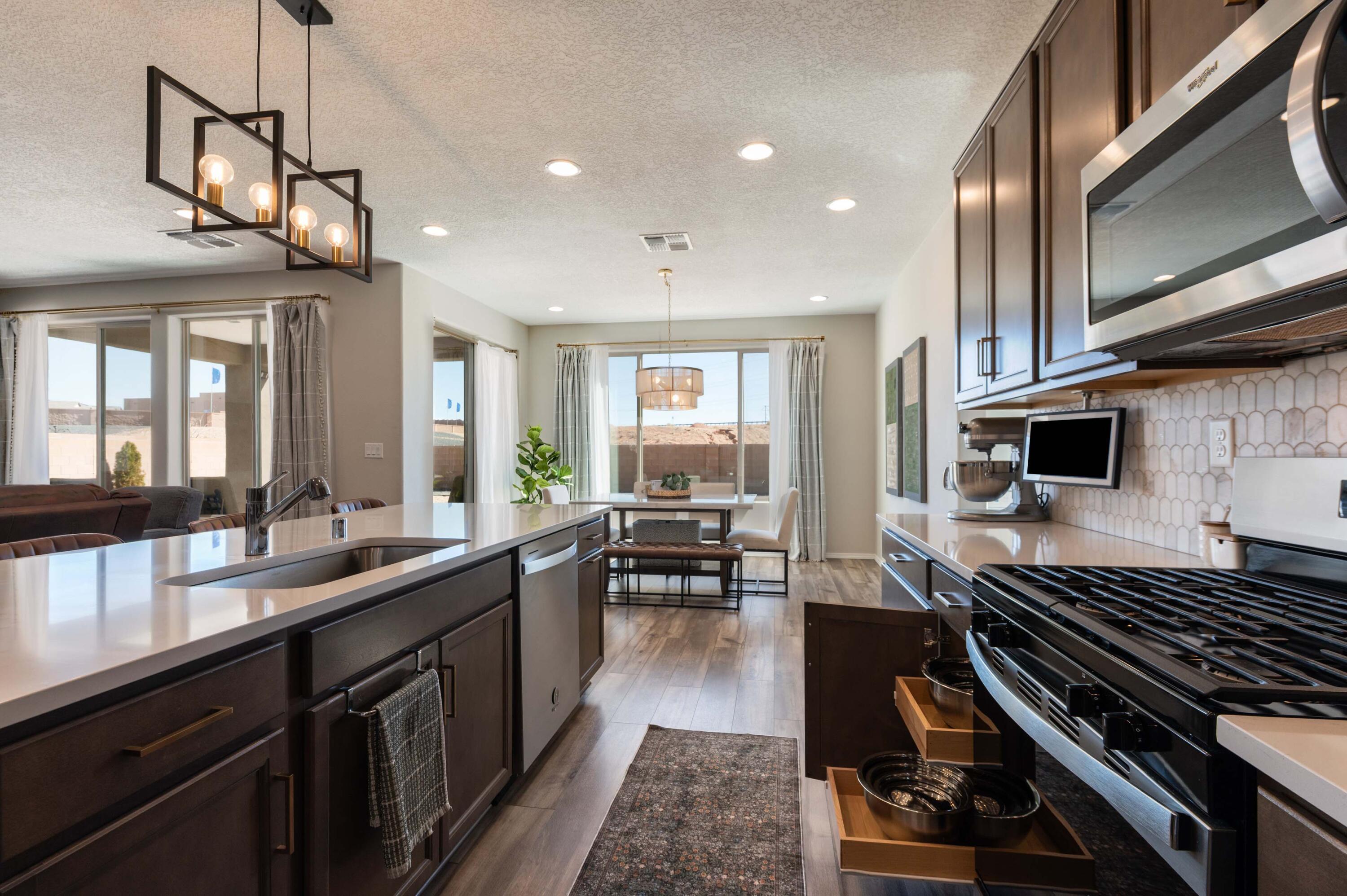 Photo 18 — 6806 Sydney Drive NE