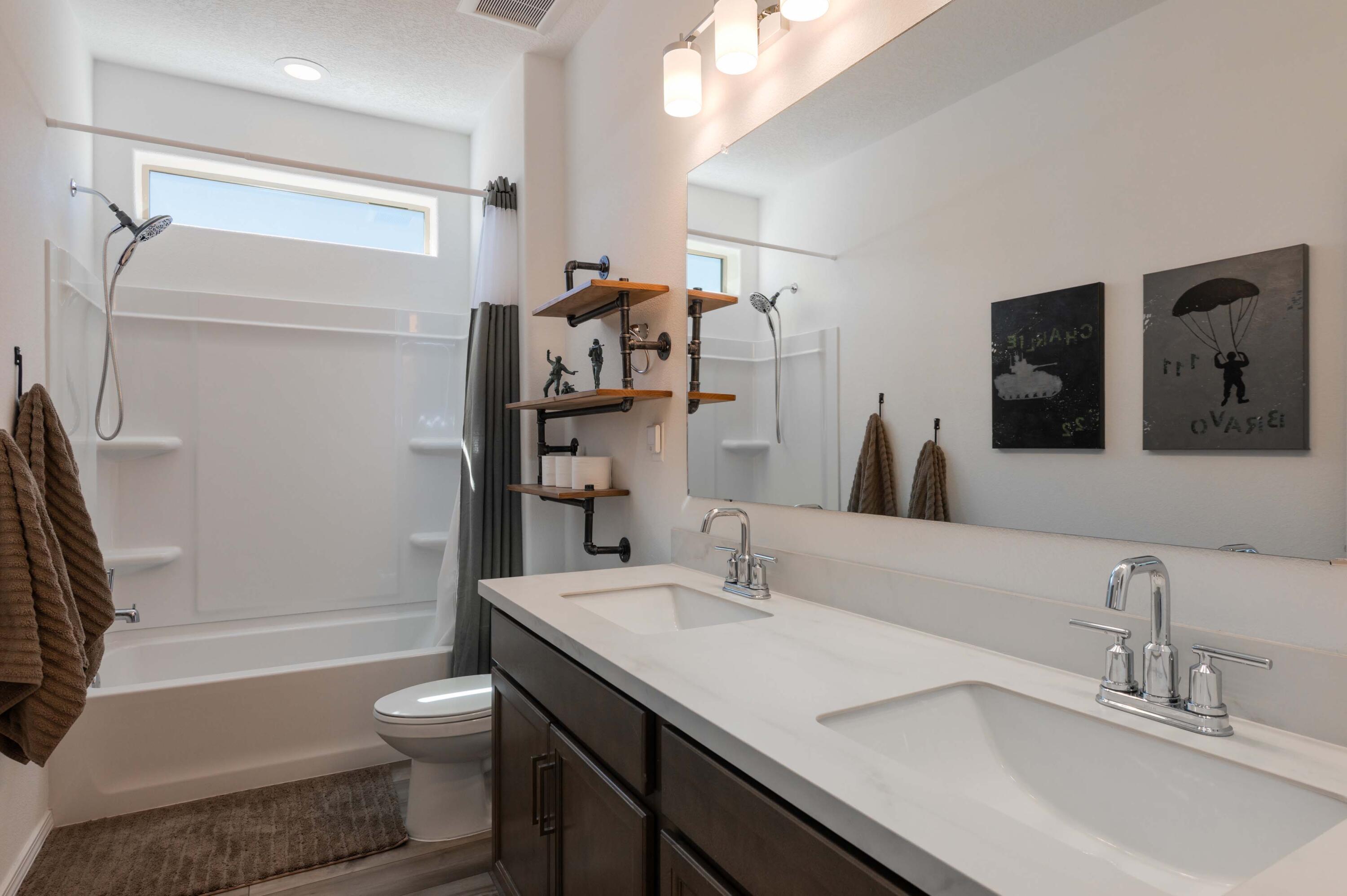 Photo 4 — 6806 Sydney Drive NE