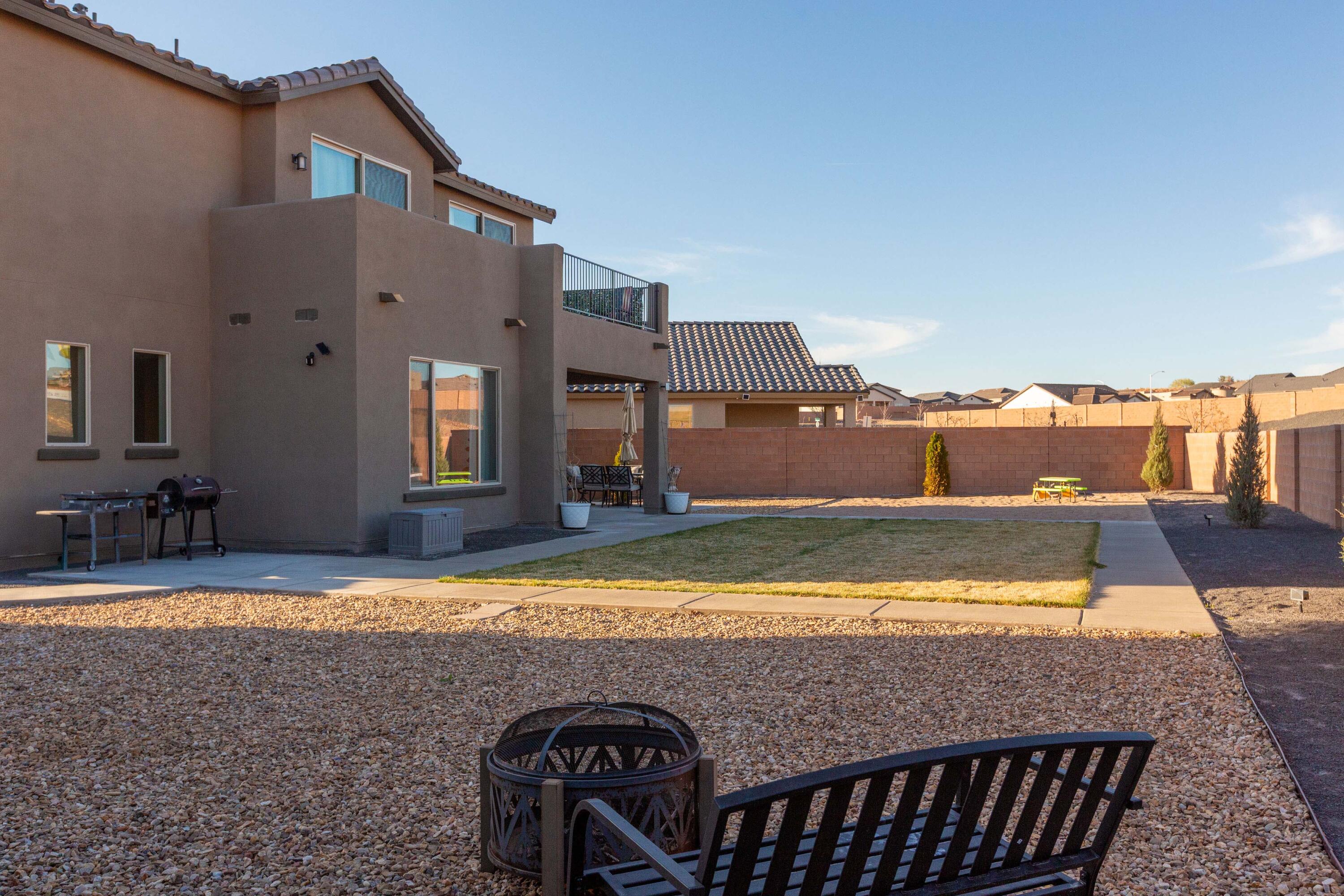 Photo 9 — 6806 Sydney Drive NE