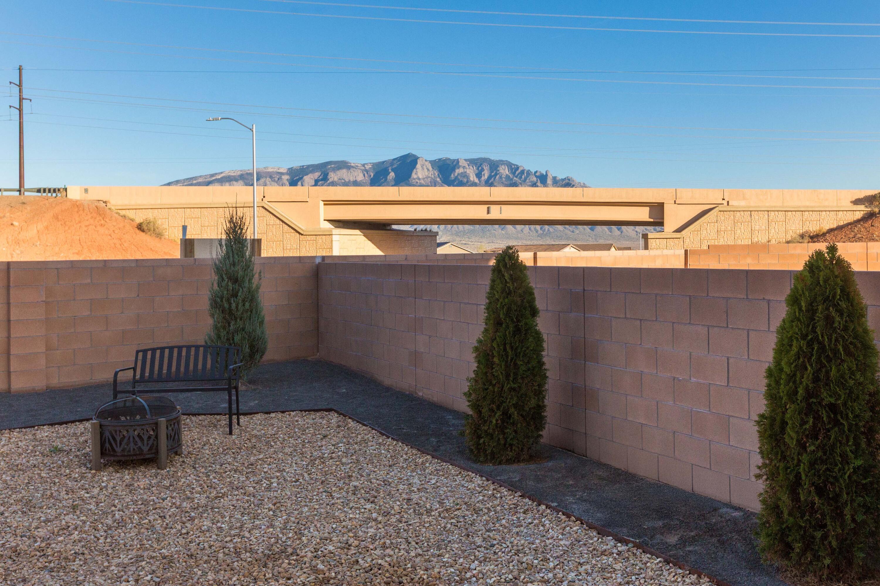 Photo 10 — 6806 Sydney Drive NE