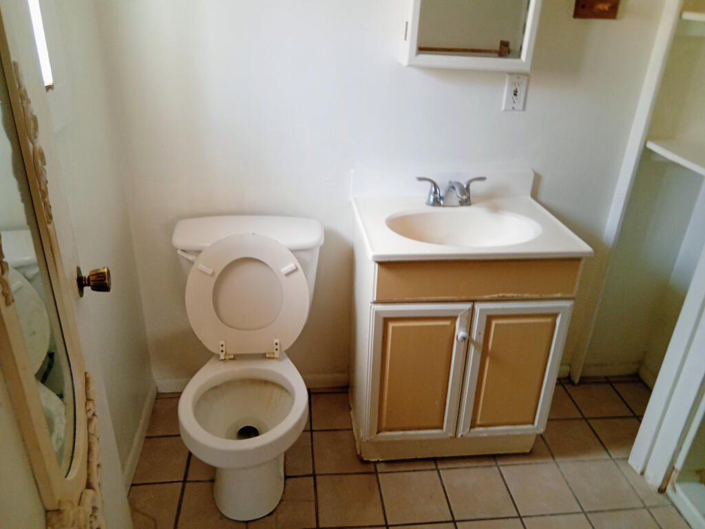 Photo 5 — 959 S Hill Road