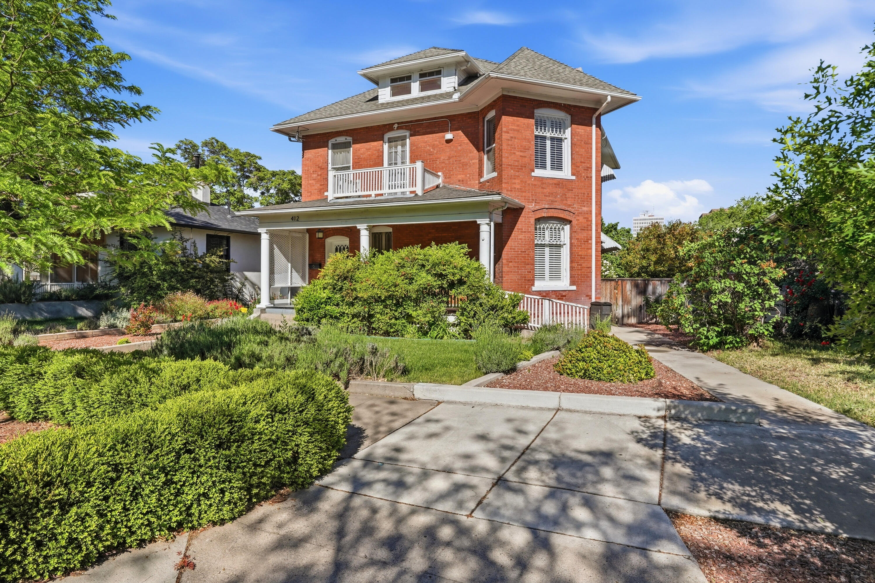 Photo 2 — 412 11th Street NW