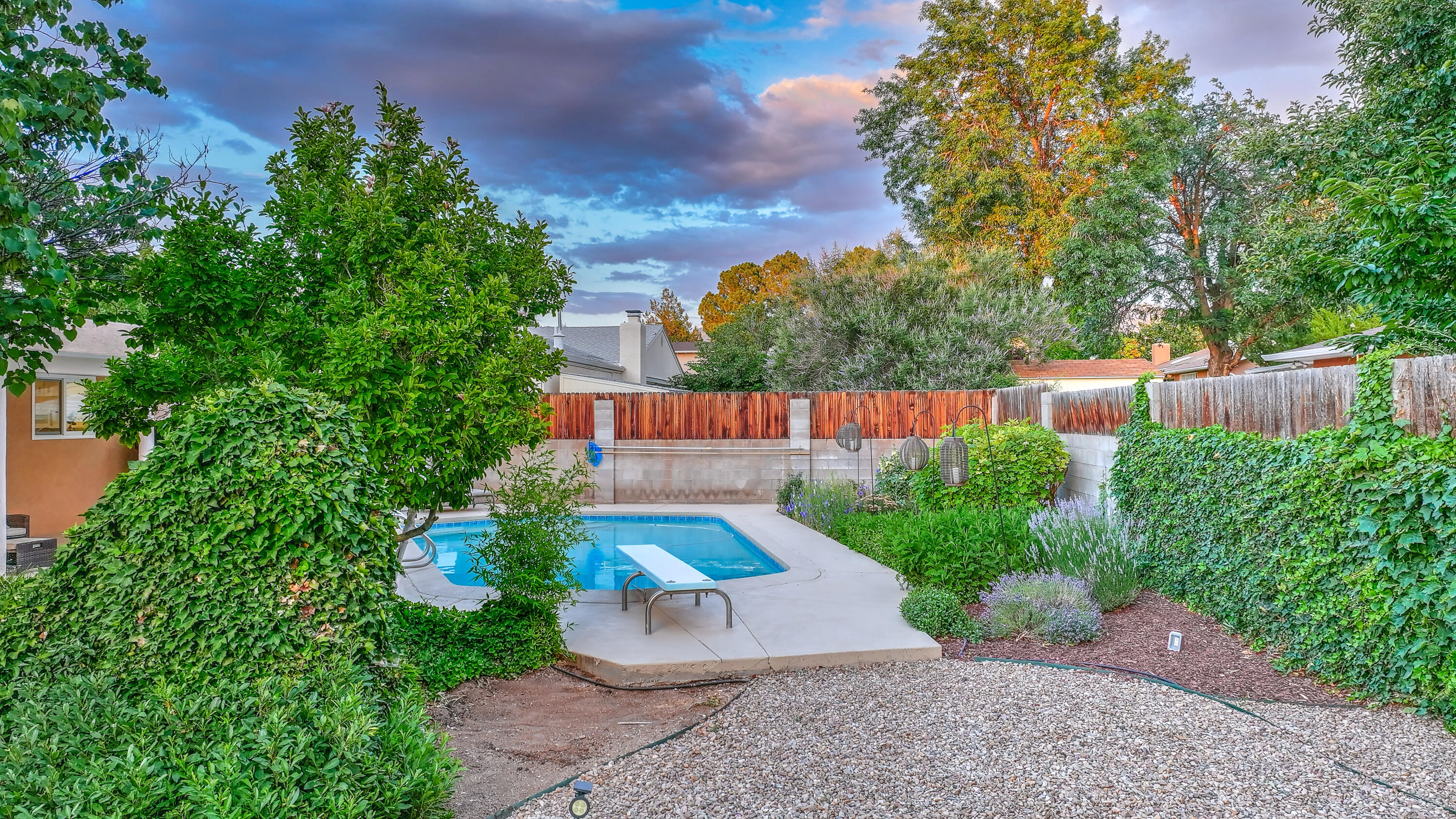 Photo 13 — 6608 Arroyo Del Oso Avenue NE