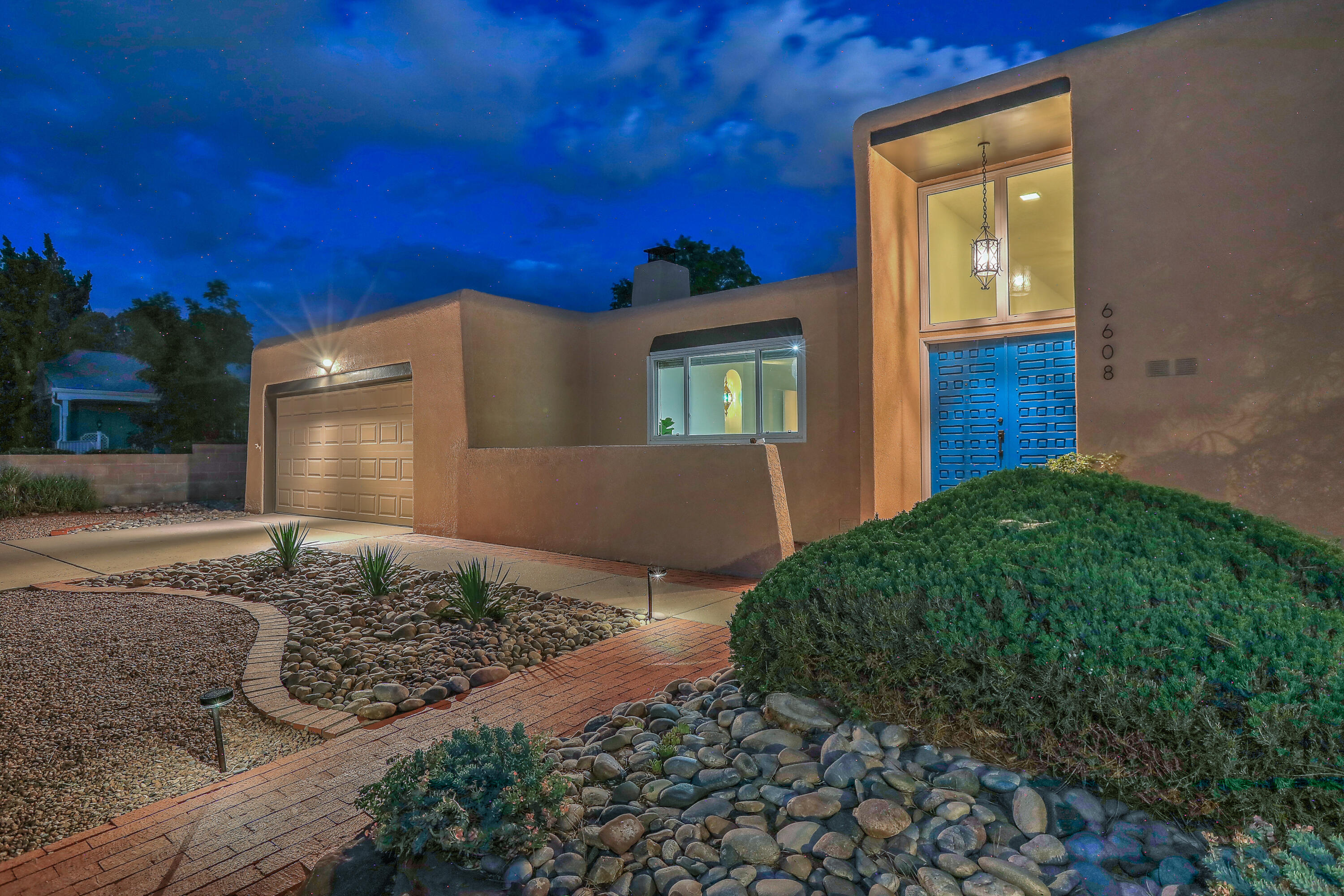 Photo 14 — 6608 Arroyo Del Oso Avenue NE