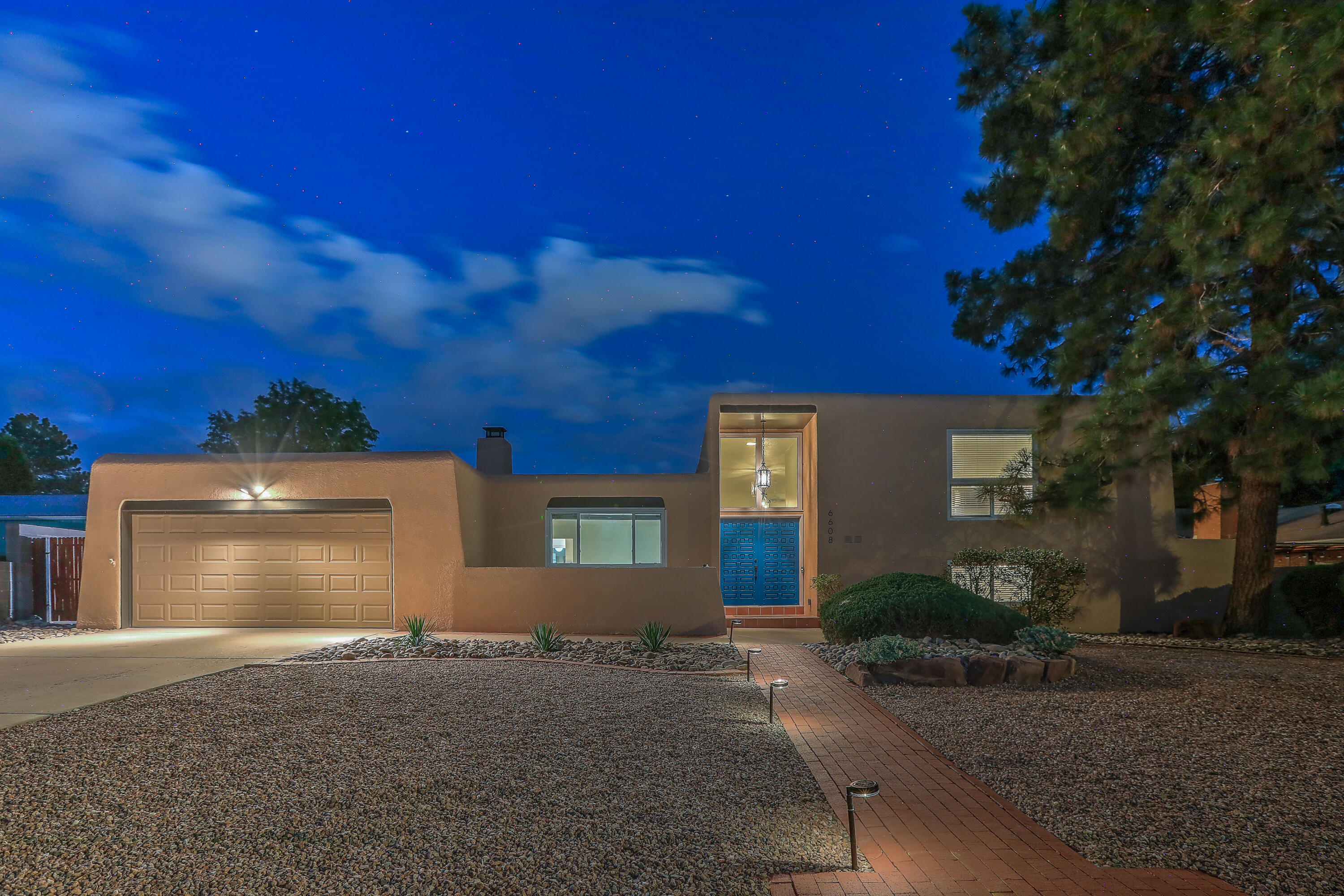 Photo 15 — 6608 Arroyo Del Oso Avenue NE