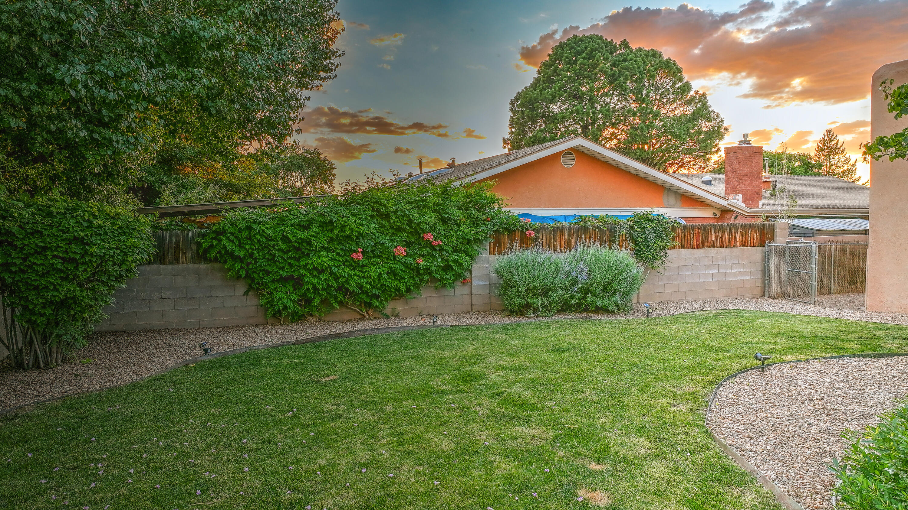 Photo 17 — 6608 Arroyo Del Oso Avenue NE