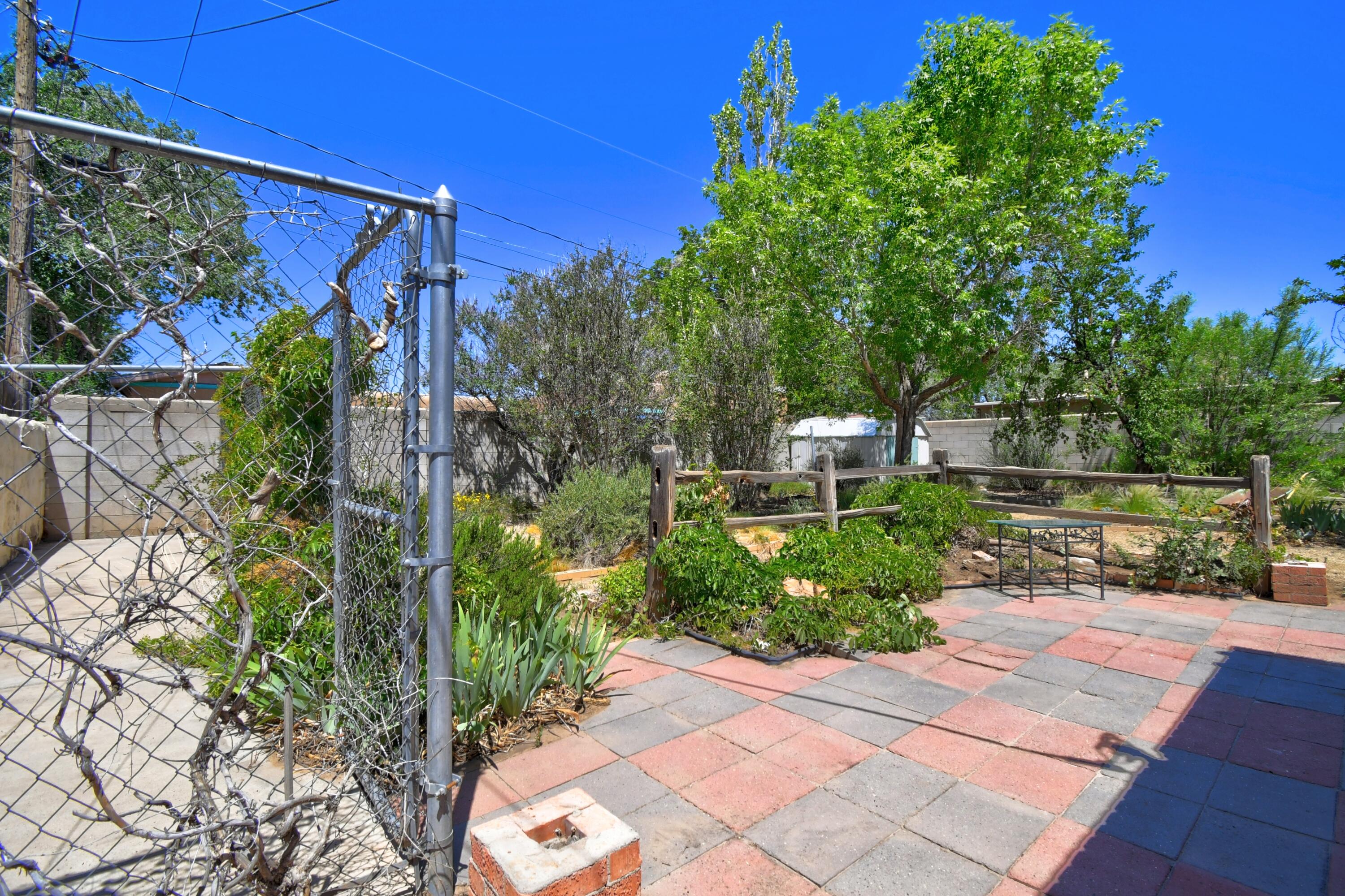 Photo 2 — 1515 Hermosa Drive SE