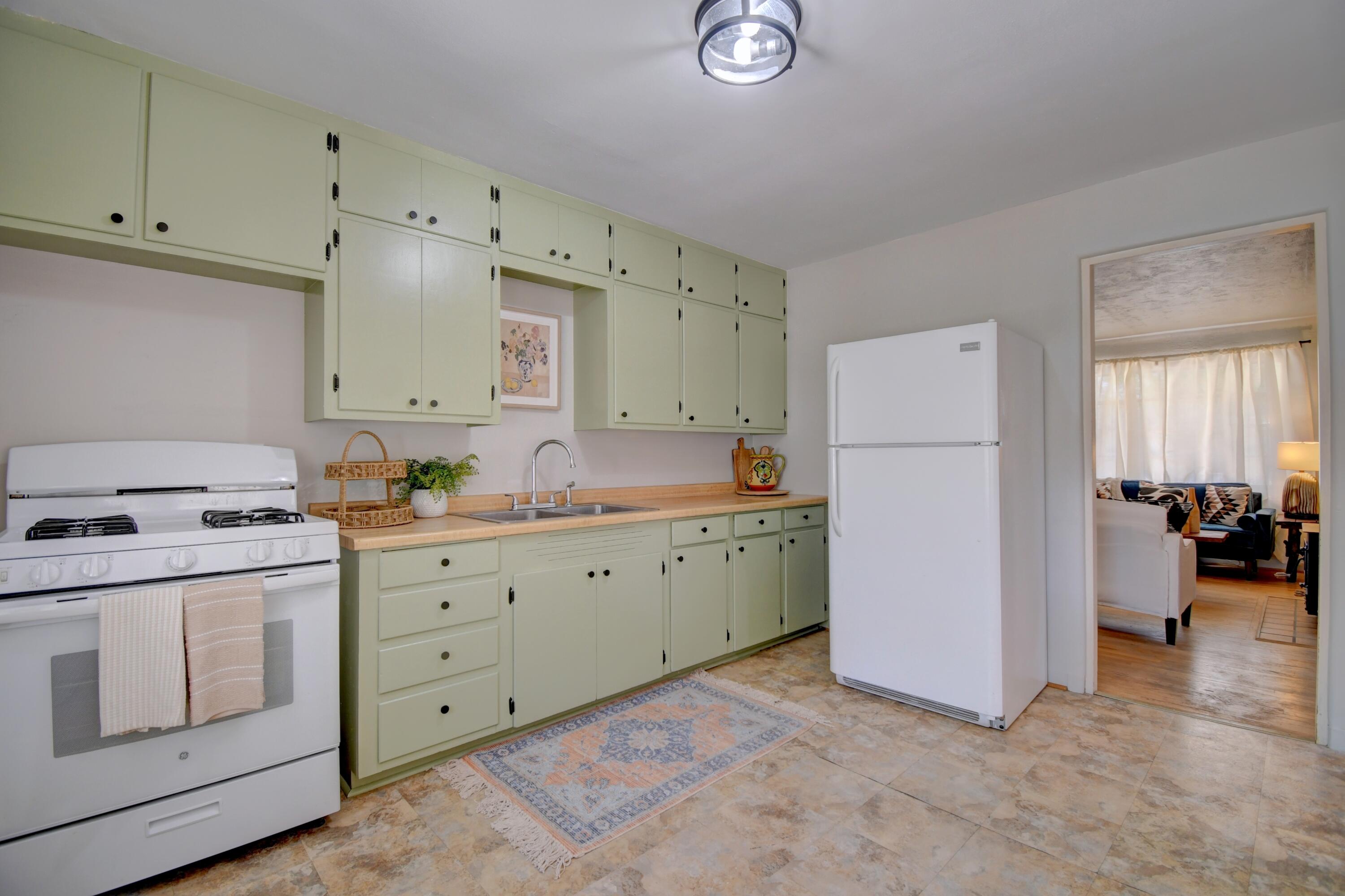 Photo 12 — 1515 Hermosa Drive SE