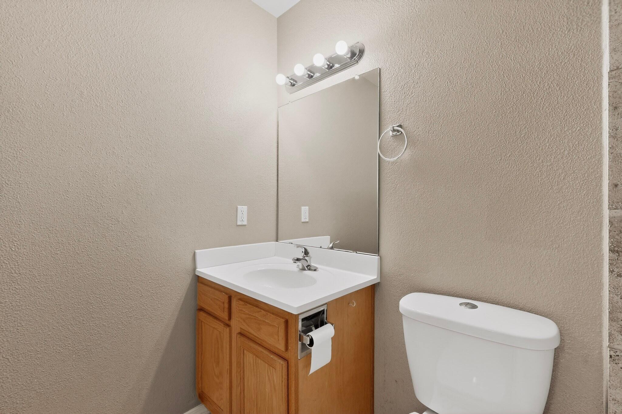 Photo 5 — 921 Country Club Drive SE APT J