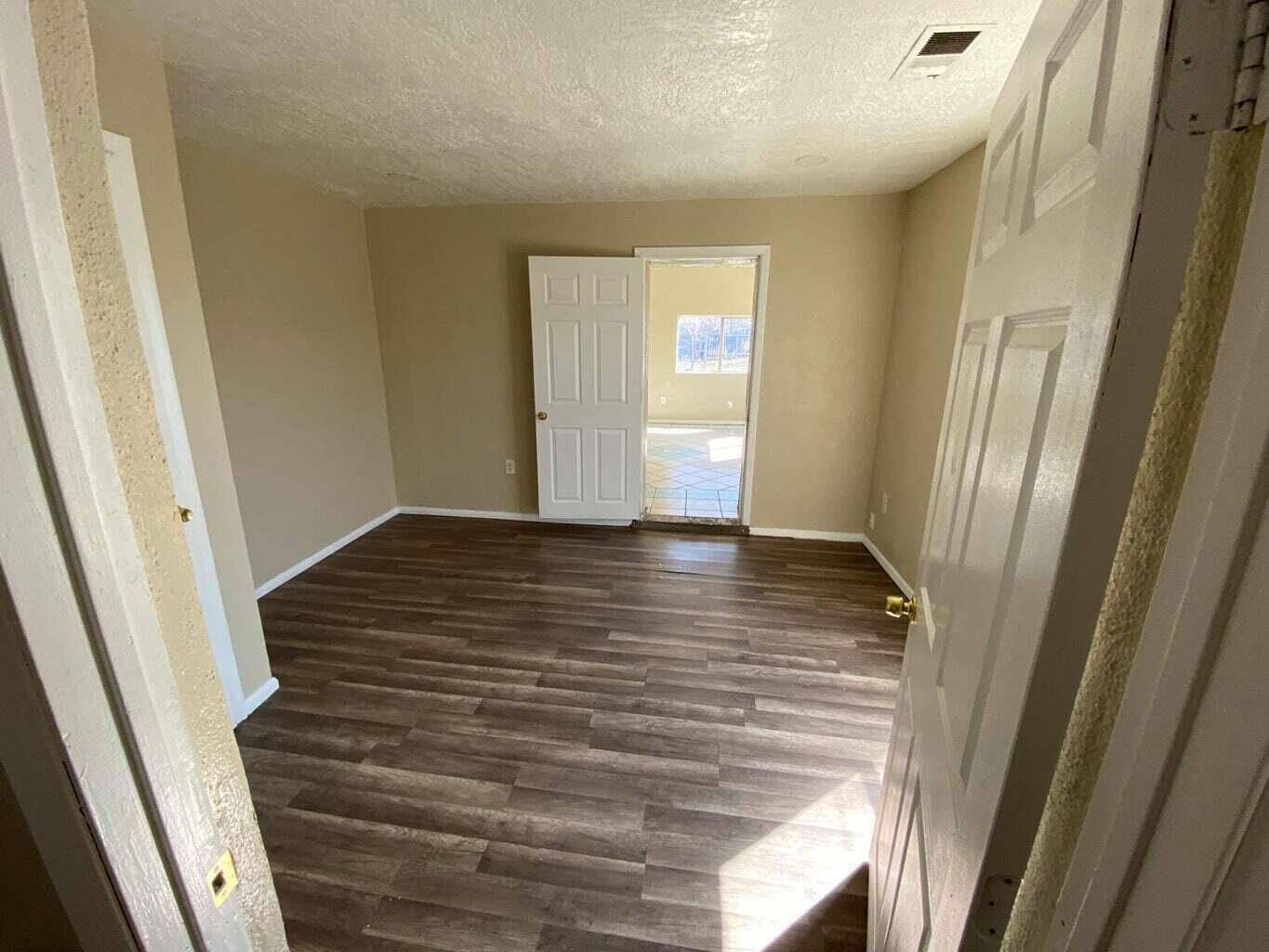 Photo 2 — 3022 Aaron Court SW