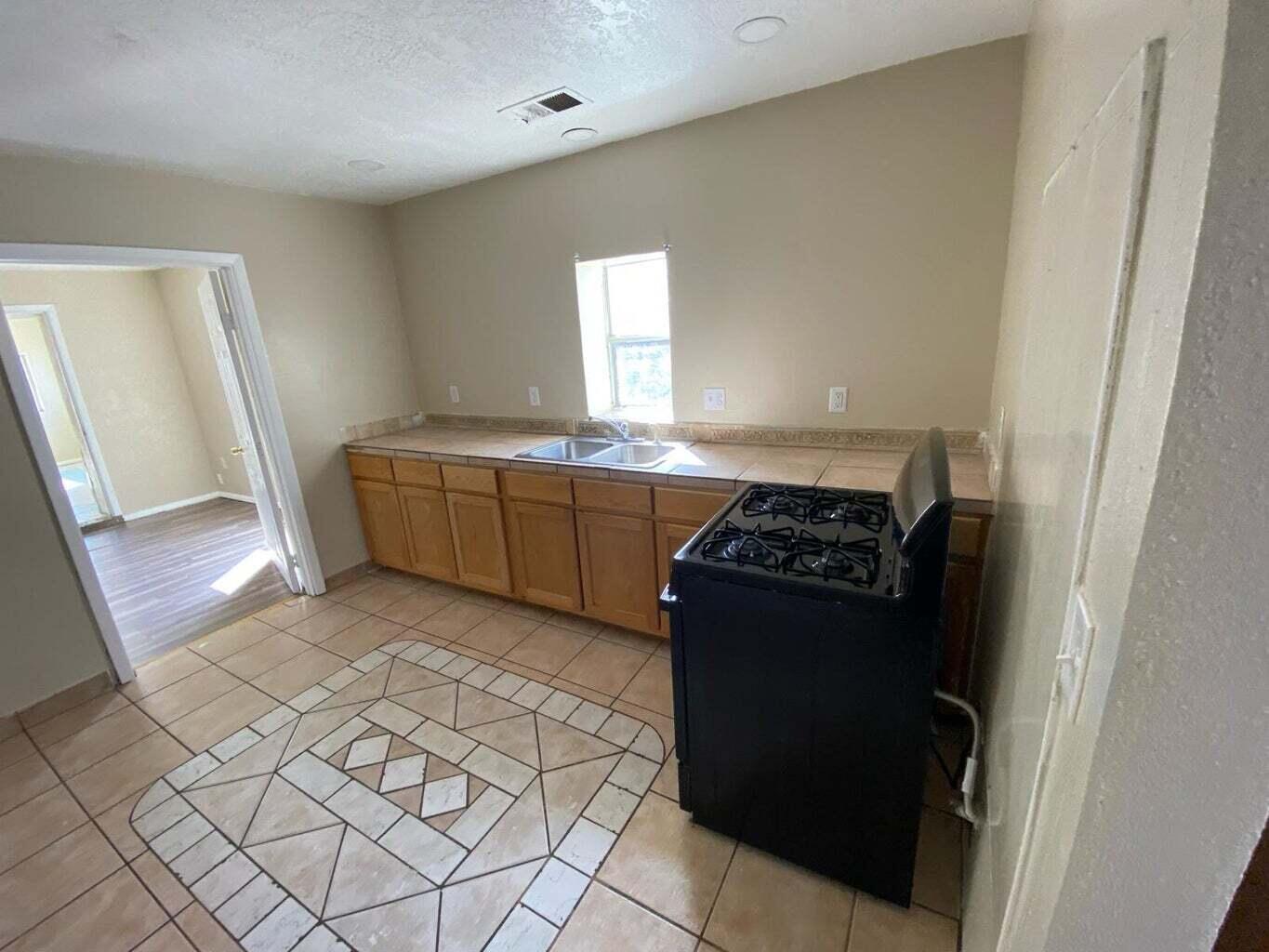 Photo 7 — 3022 Aaron Court SW