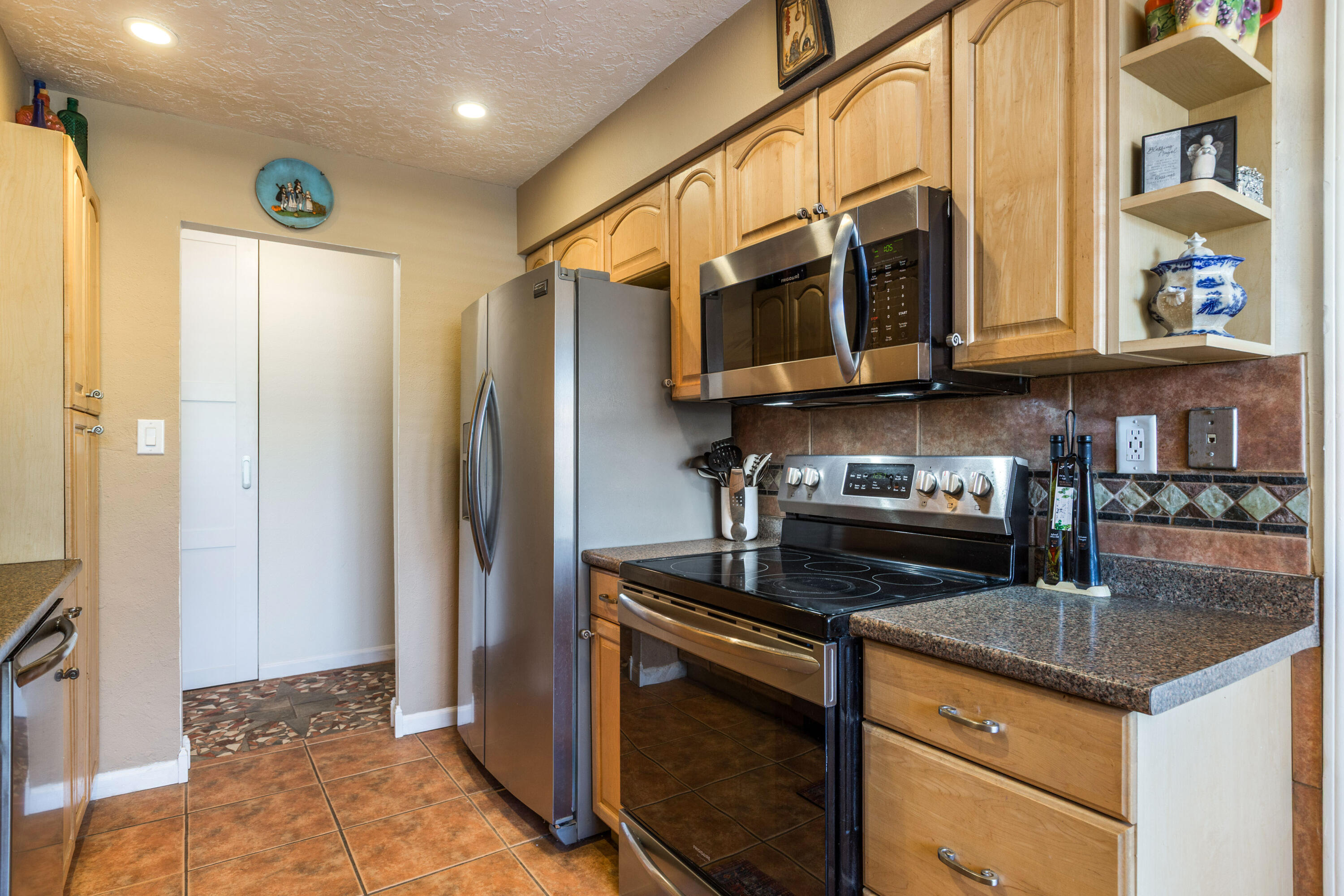 Photo 13 — 10405 Mazatlan Drive NE