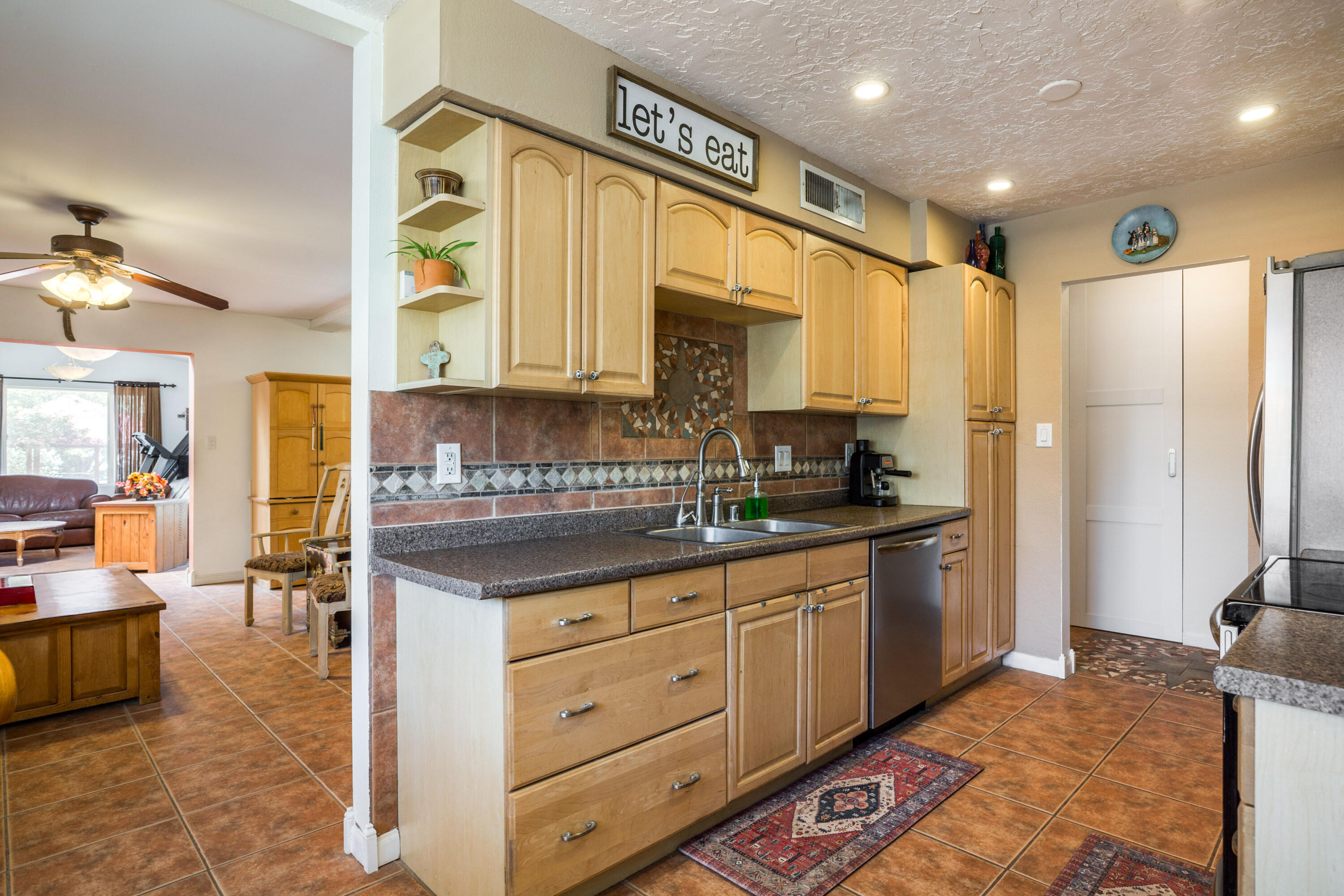 Photo 12 — 10405 Mazatlan Drive NE