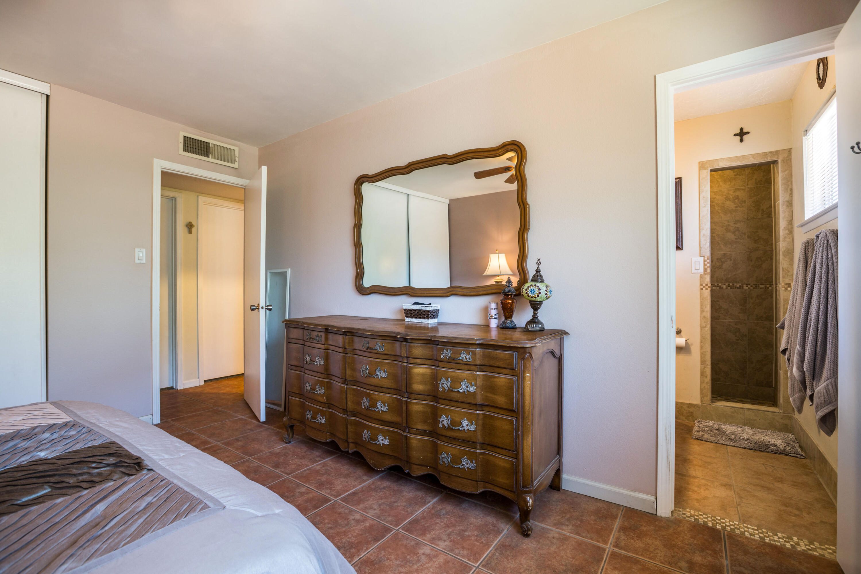 Photo 10 — 10405 Mazatlan Drive NE