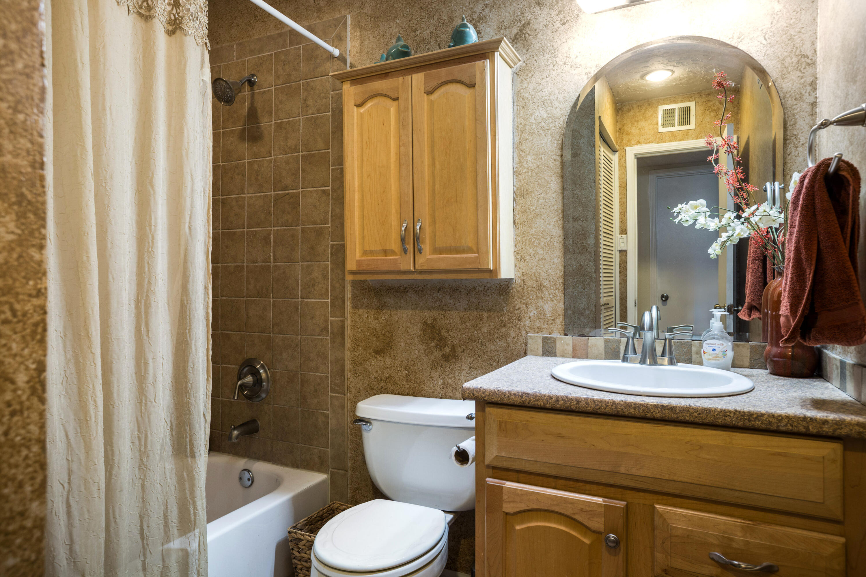 Photo 7 — 10405 Mazatlan Drive NE
