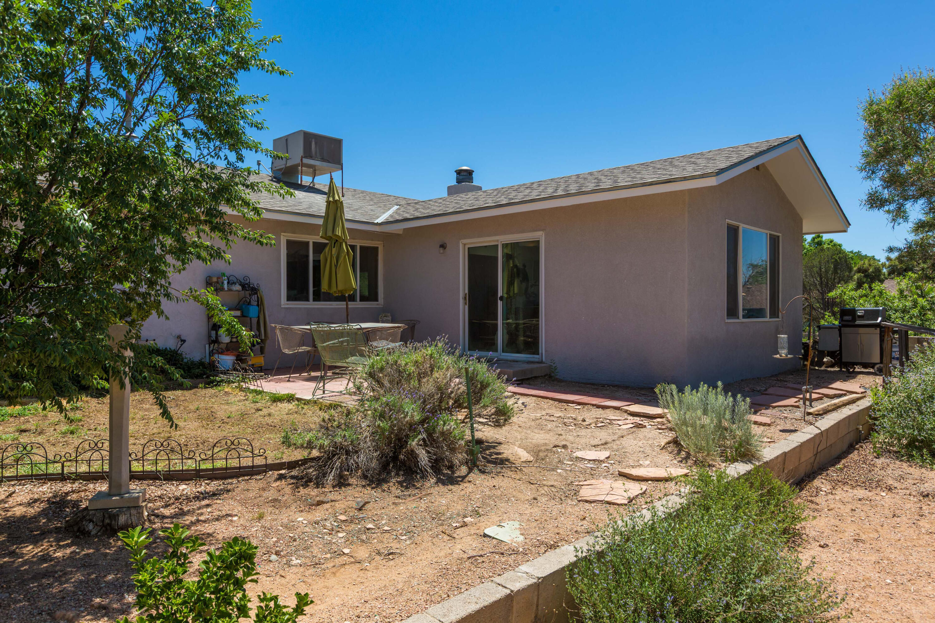 Photo 4 — 10405 Mazatlan Drive NE