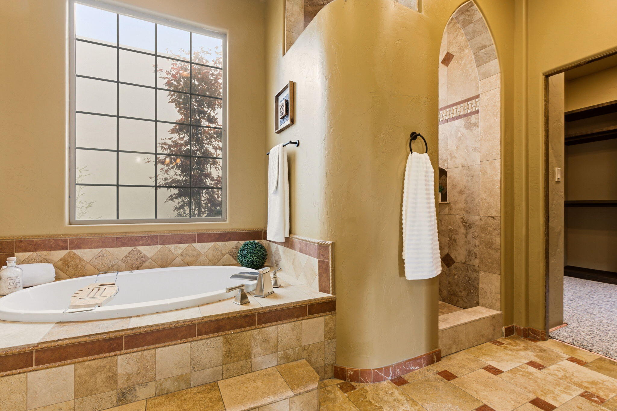 Photo 9 — 3723 Alamogordo Drive NW