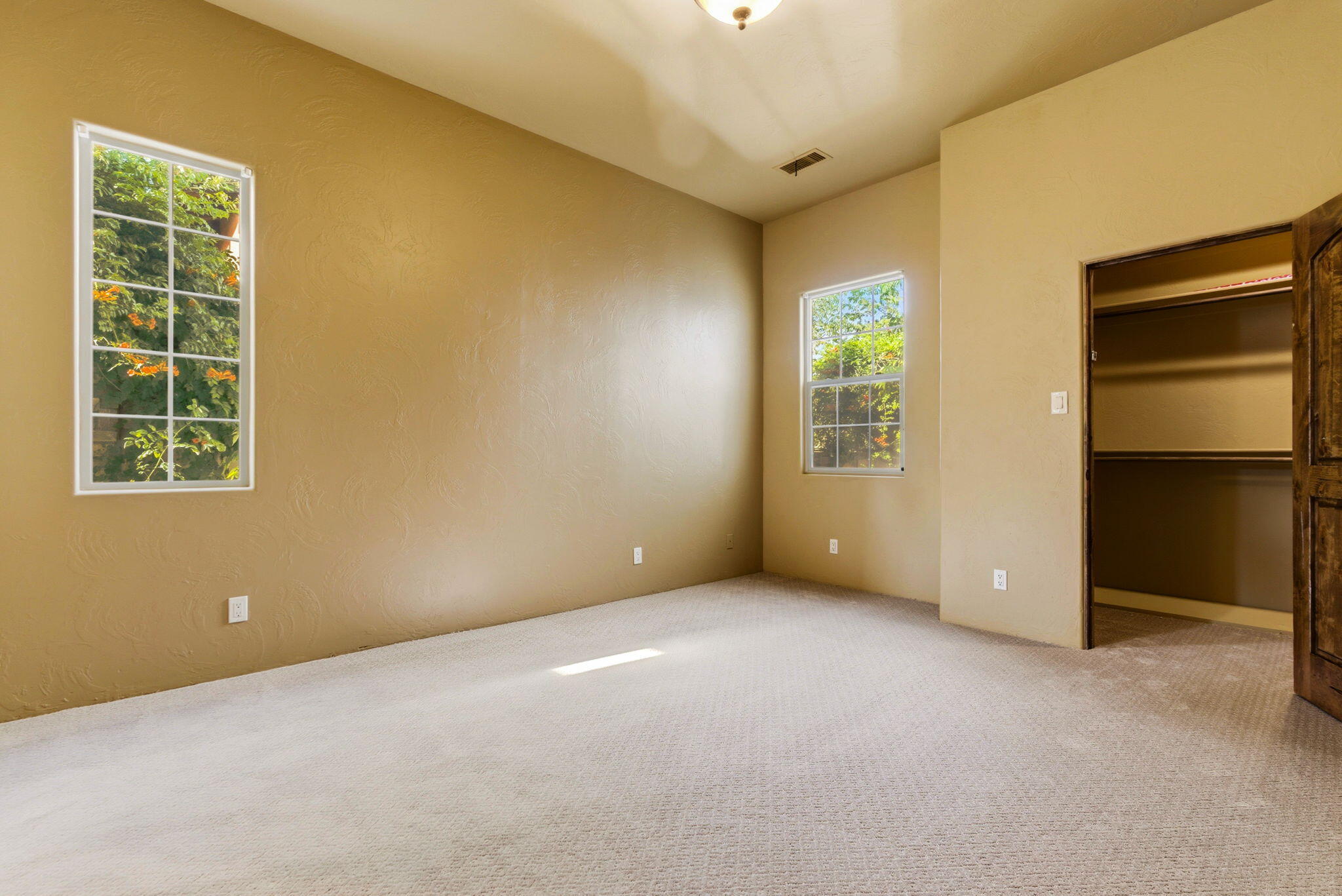 Photo 10 — 3723 Alamogordo Drive NW