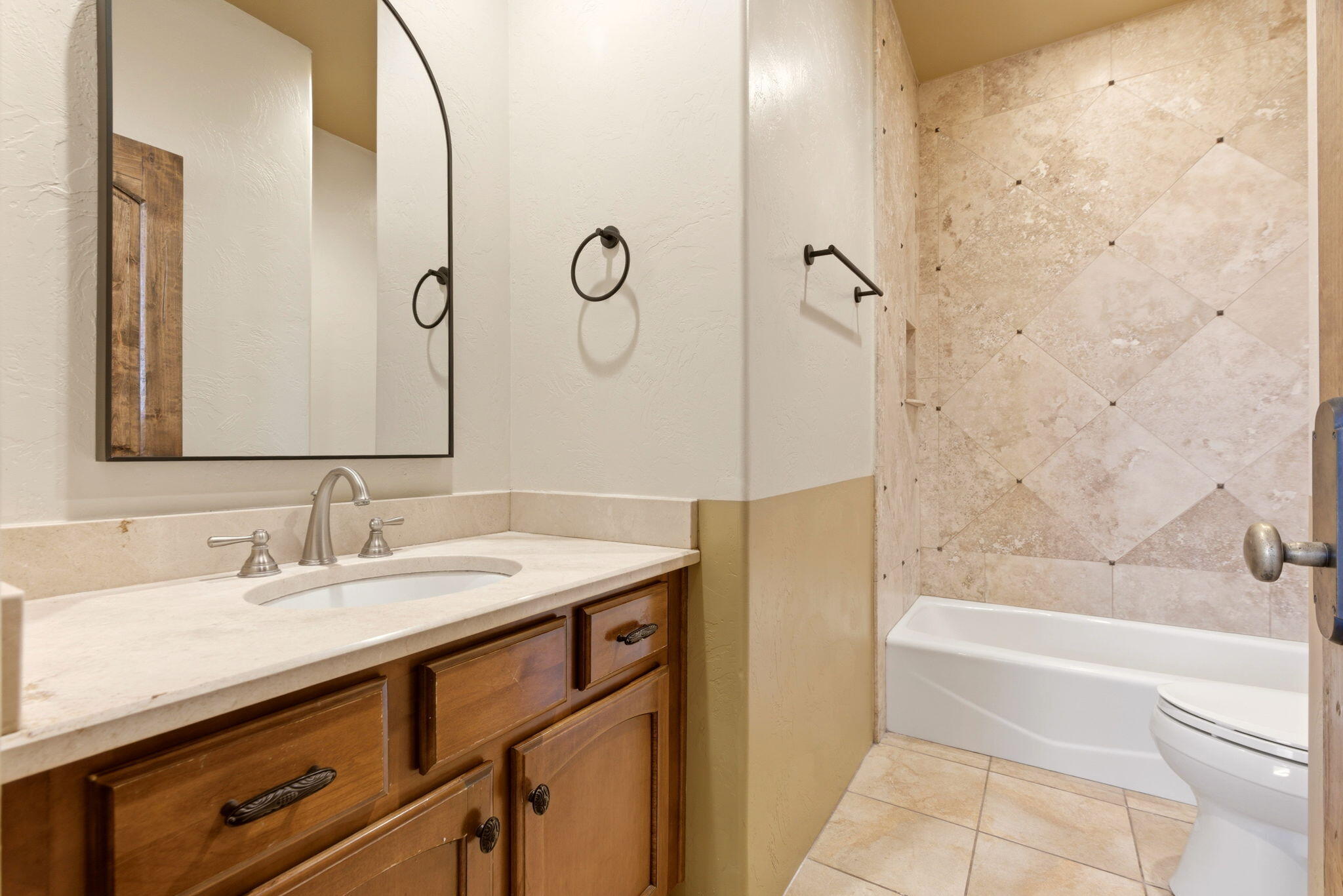 Photo 17 — 3723 Alamogordo Drive NW