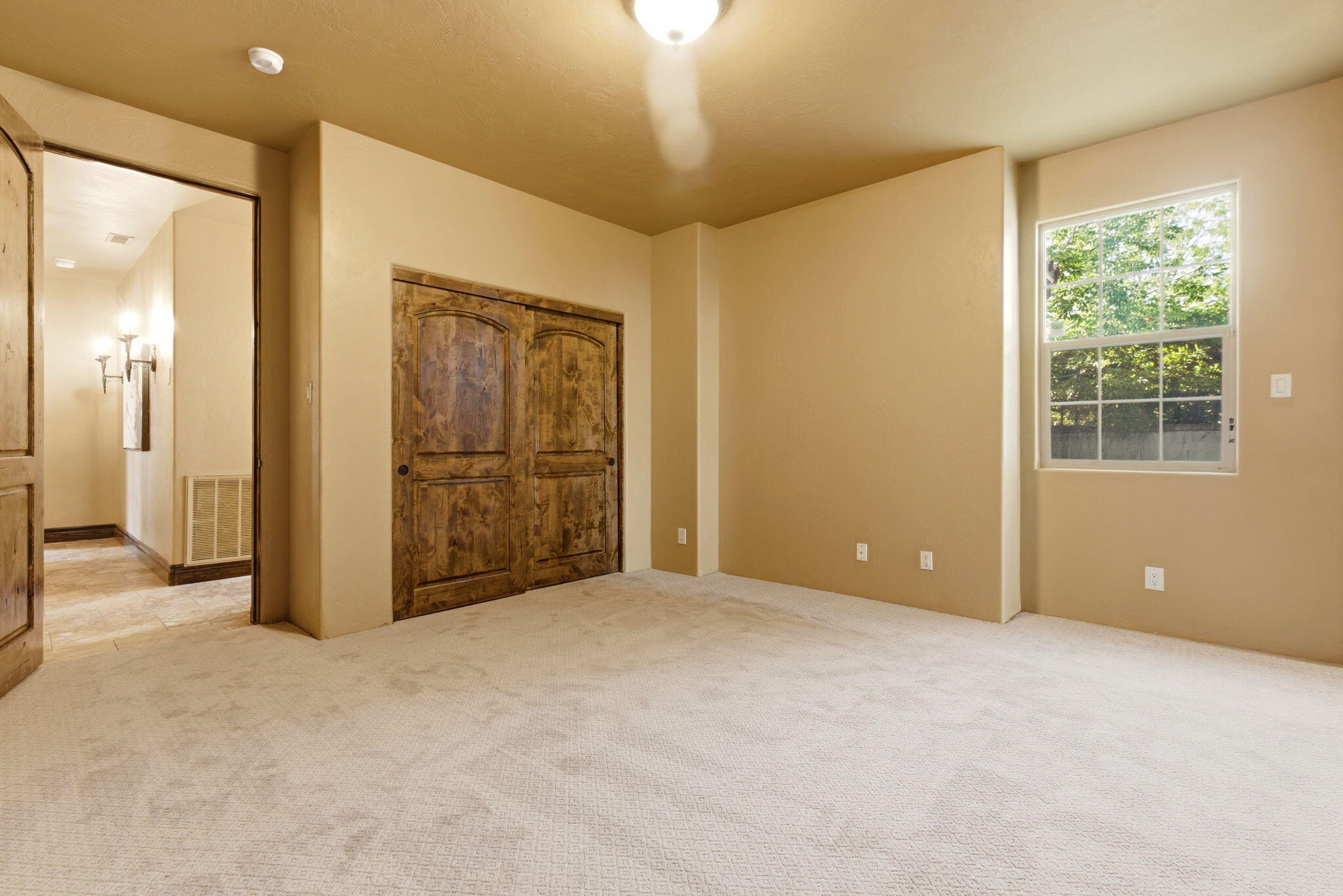 Photo 19 — 3723 Alamogordo Drive NW