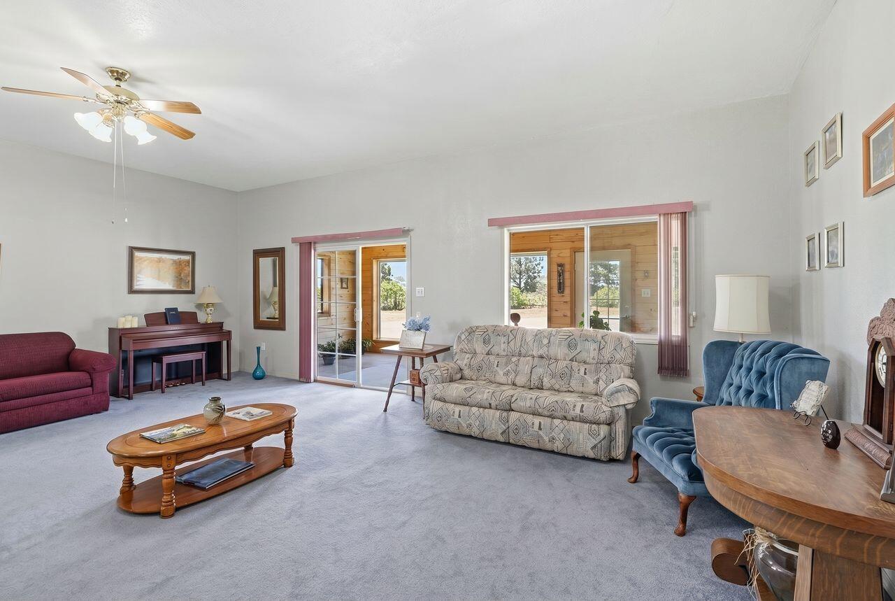 Photo 6 — 636 N Cedardale Avenue