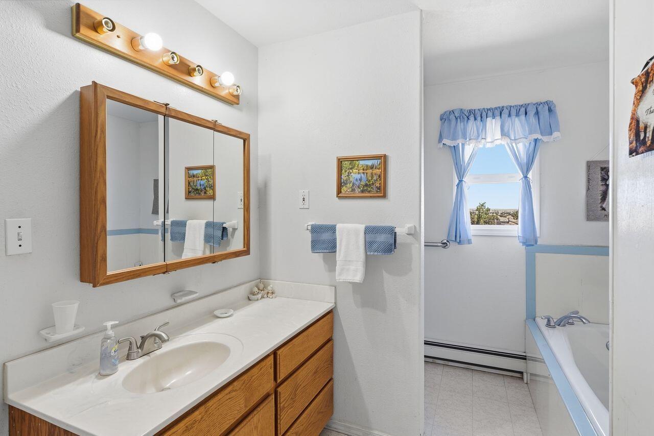 Photo 17 — 636 N Cedardale Avenue