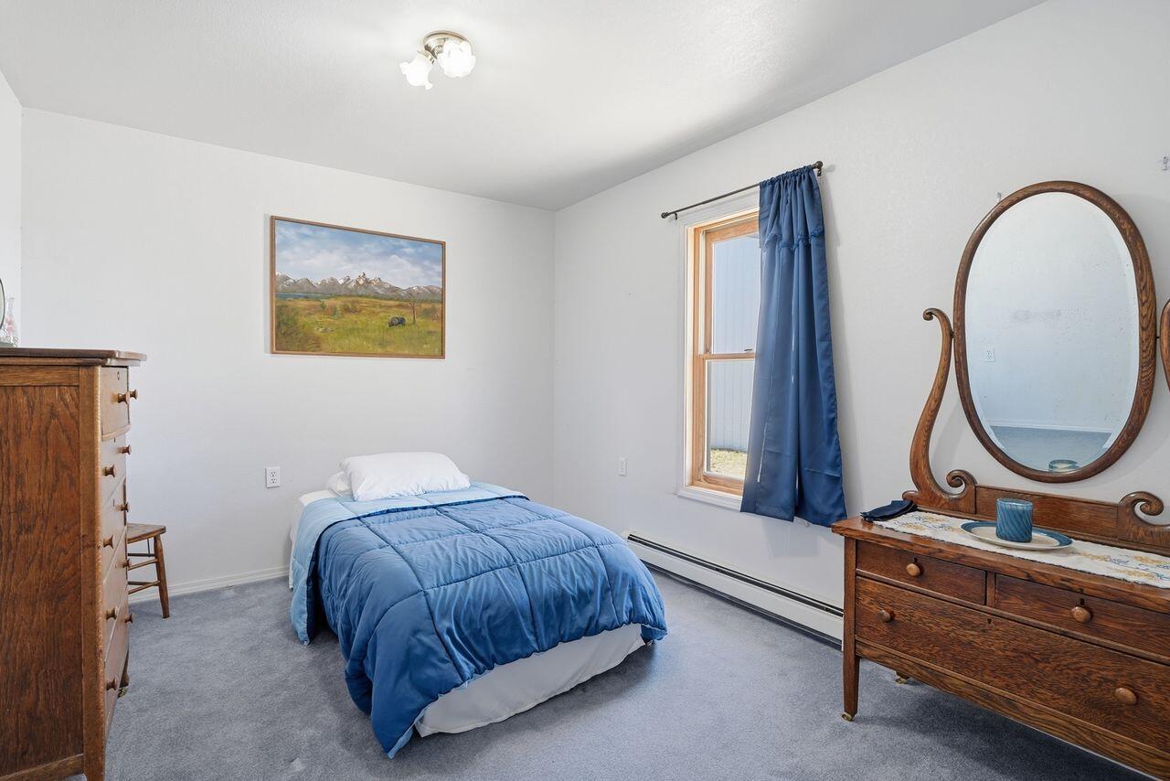 Photo 19 — 636 N Cedardale Avenue