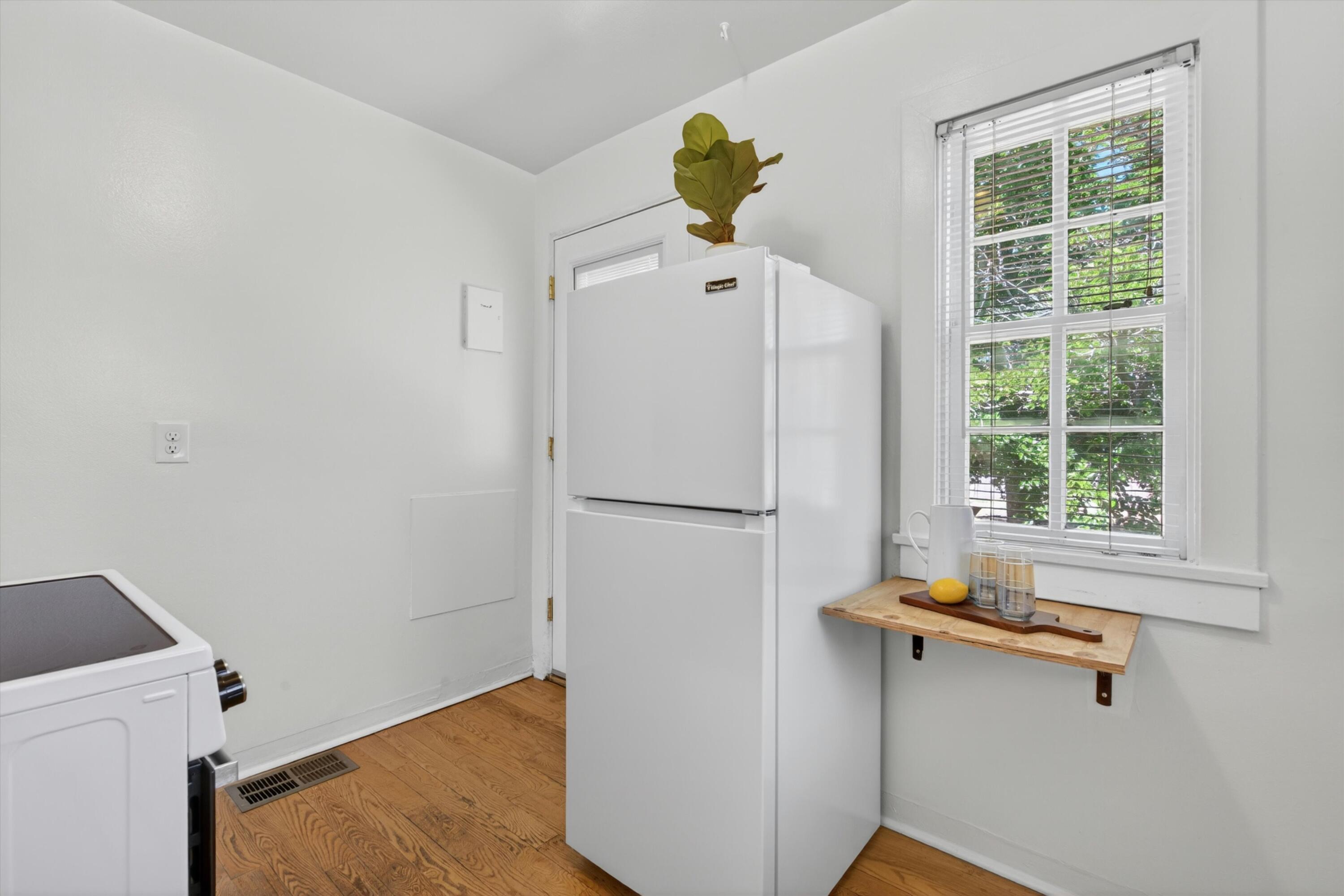 Photo 6 — 225 Morningside Drive NE