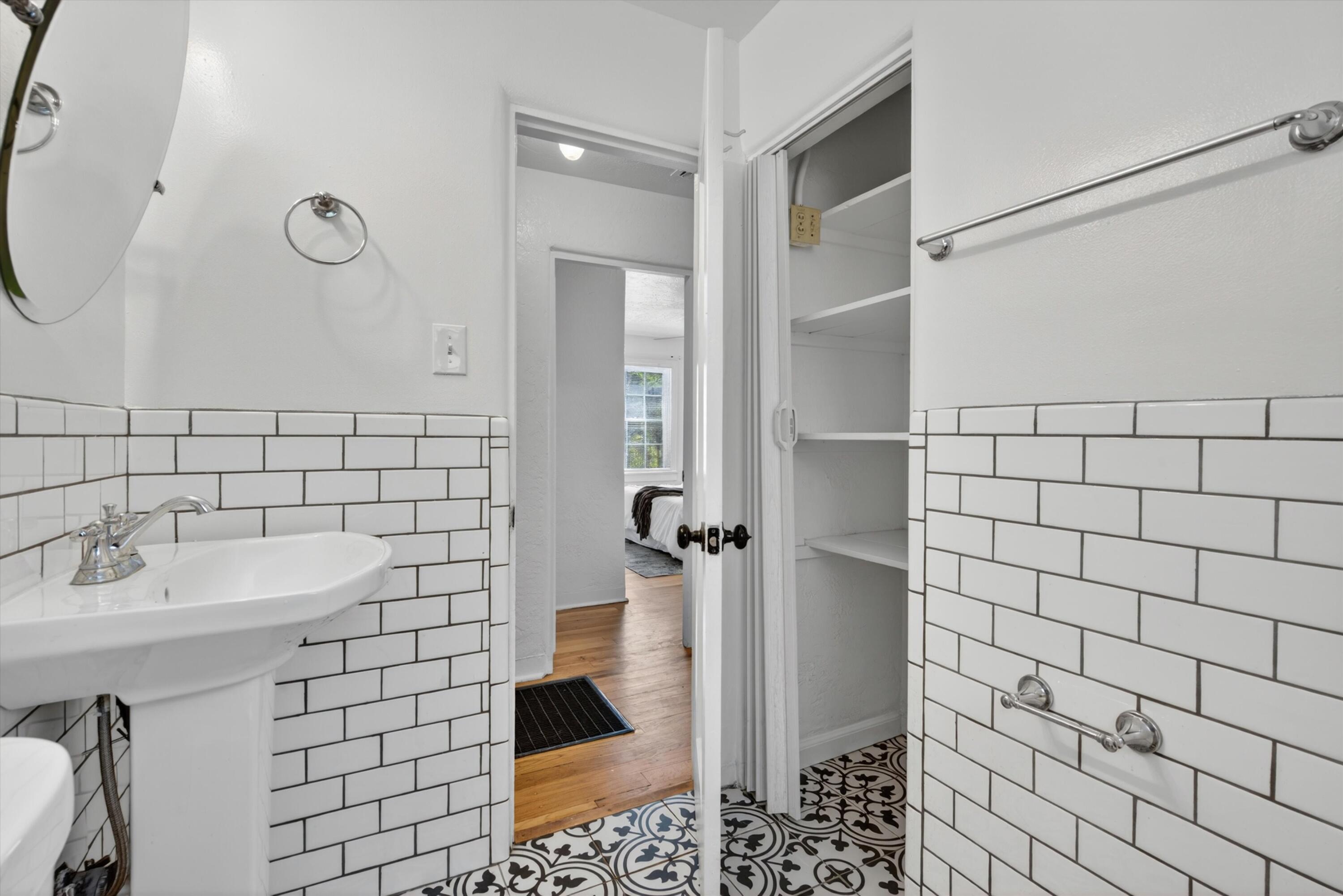 Photo 11 — 225 Morningside Drive NE