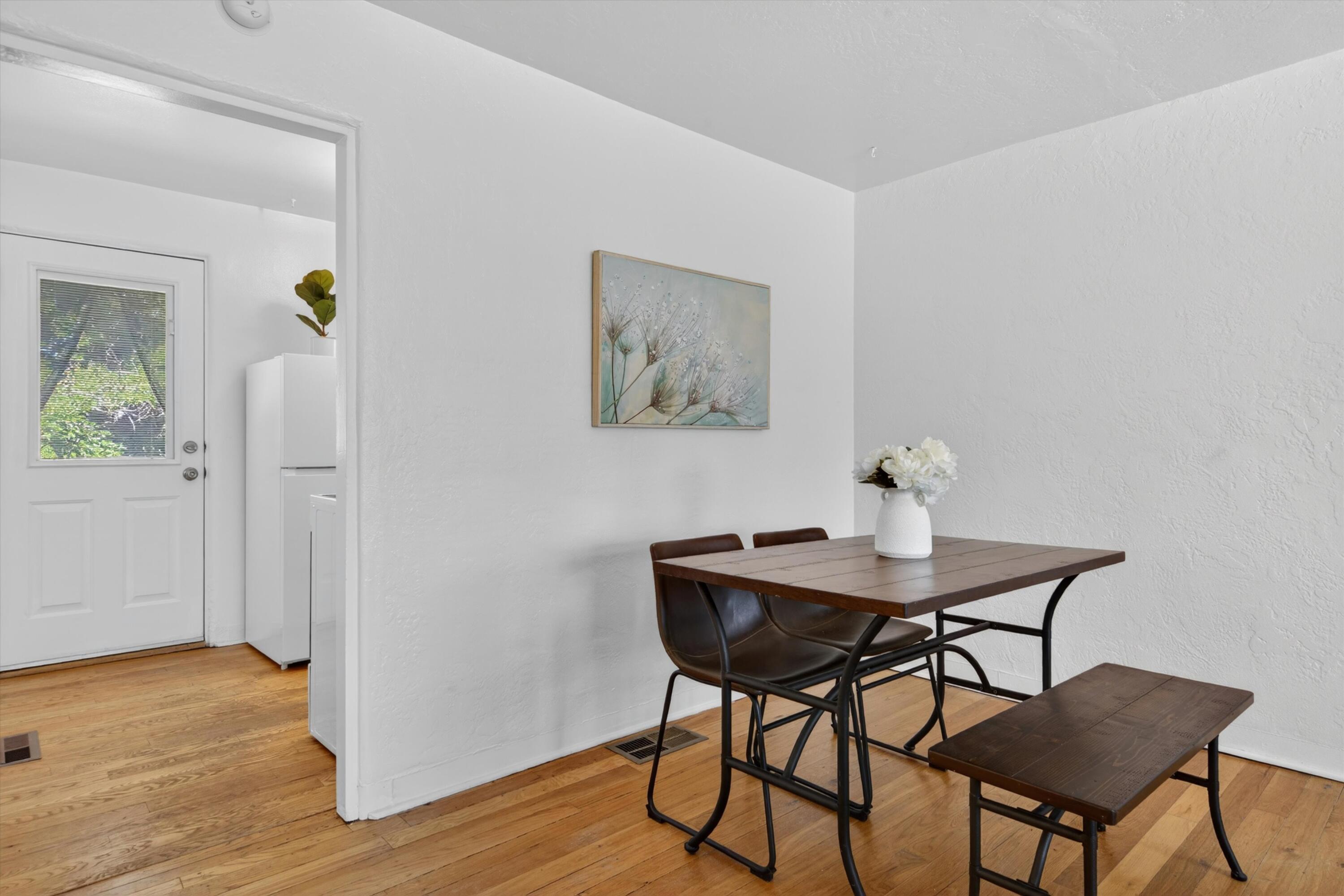 Photo 2 — 225 Morningside Drive NE