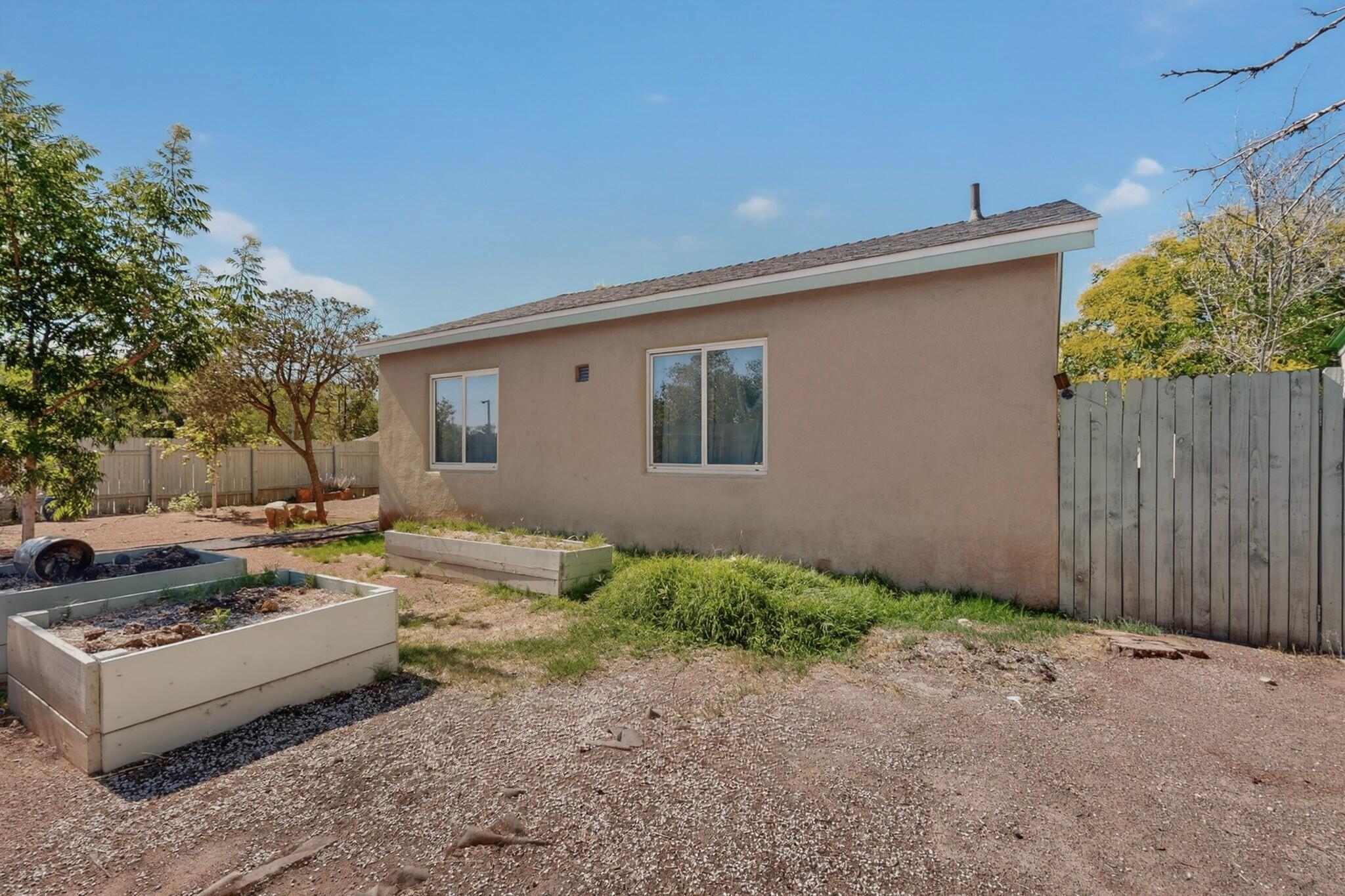 Photo 2 — 3605 Mesa Verde Avenue NE